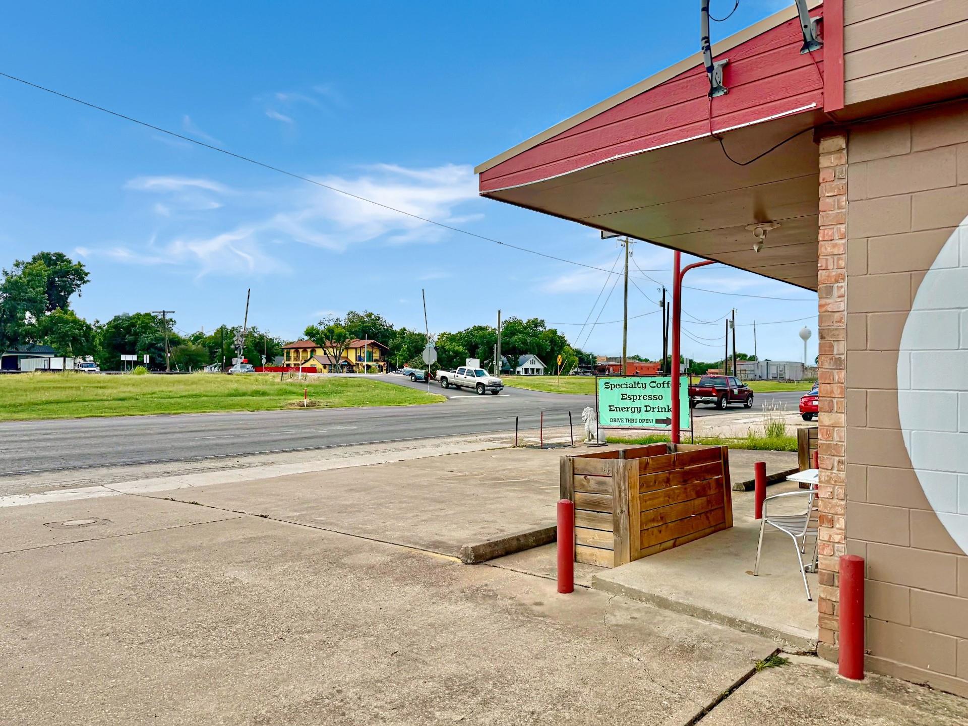 303 S Commerce St, Granger, TX 76530