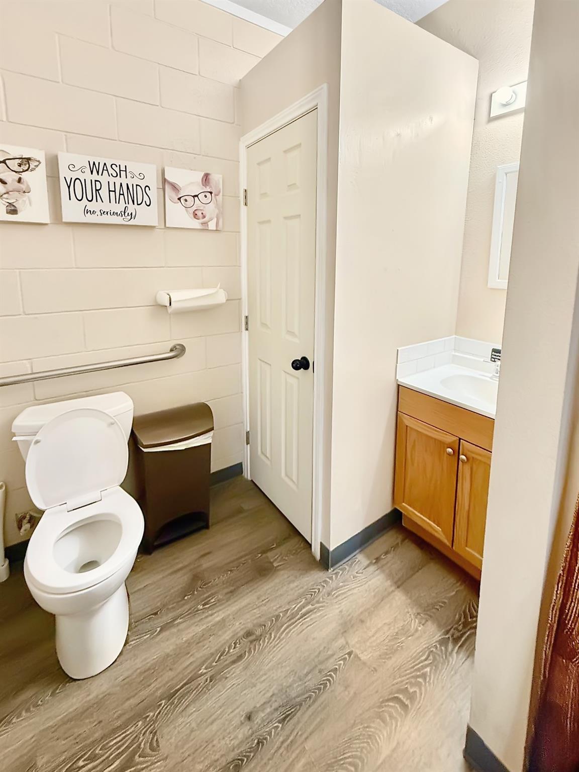 303 S Commerce St, Granger, TX 76530