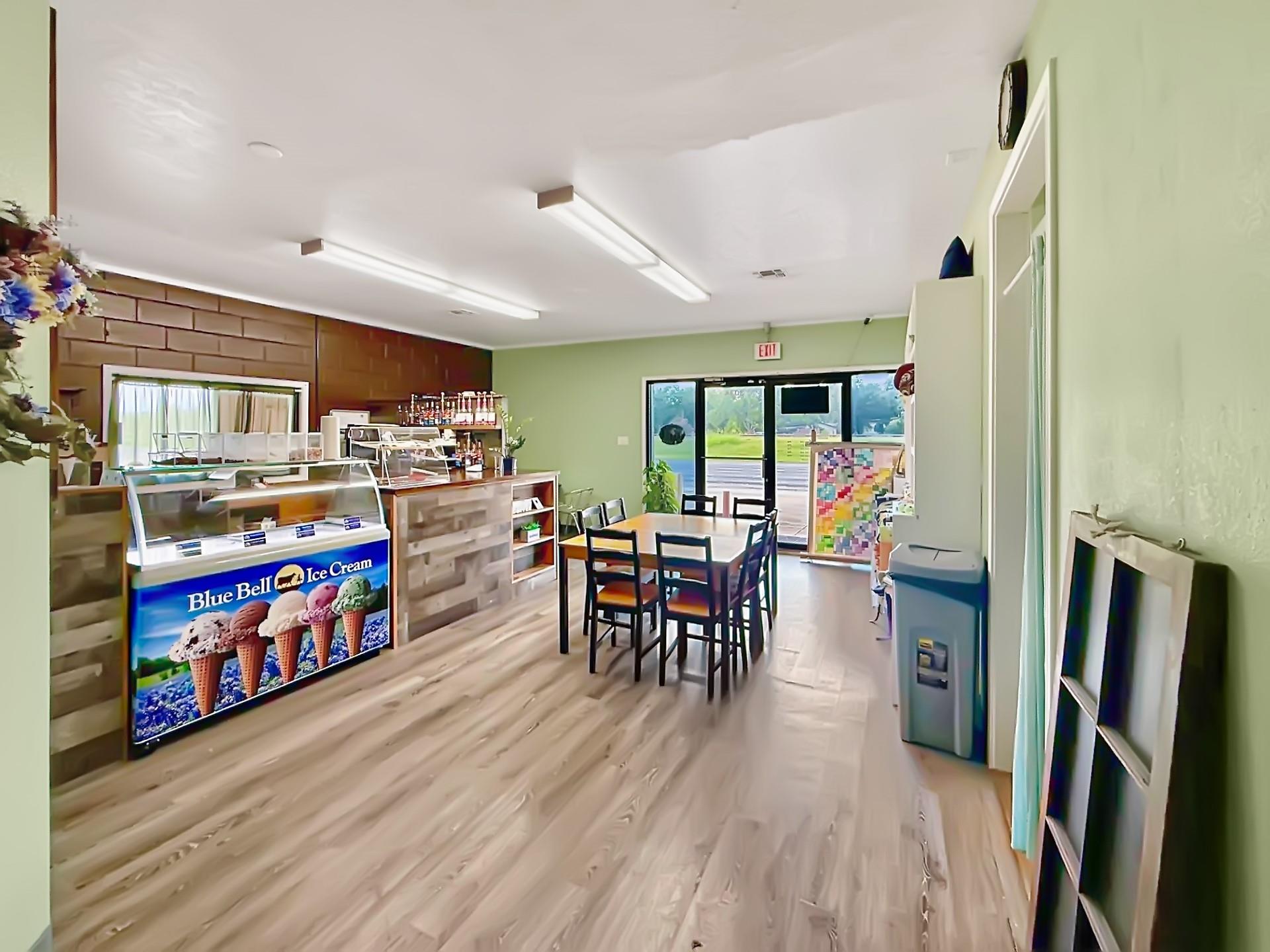 303 S Commerce St, Granger, TX 76530