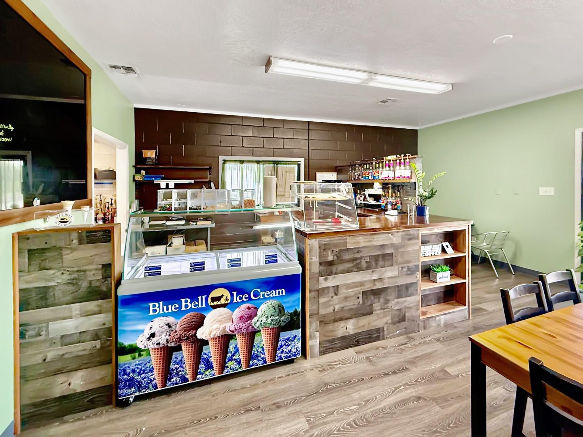 303 S Commerce St, Granger, TX 76530