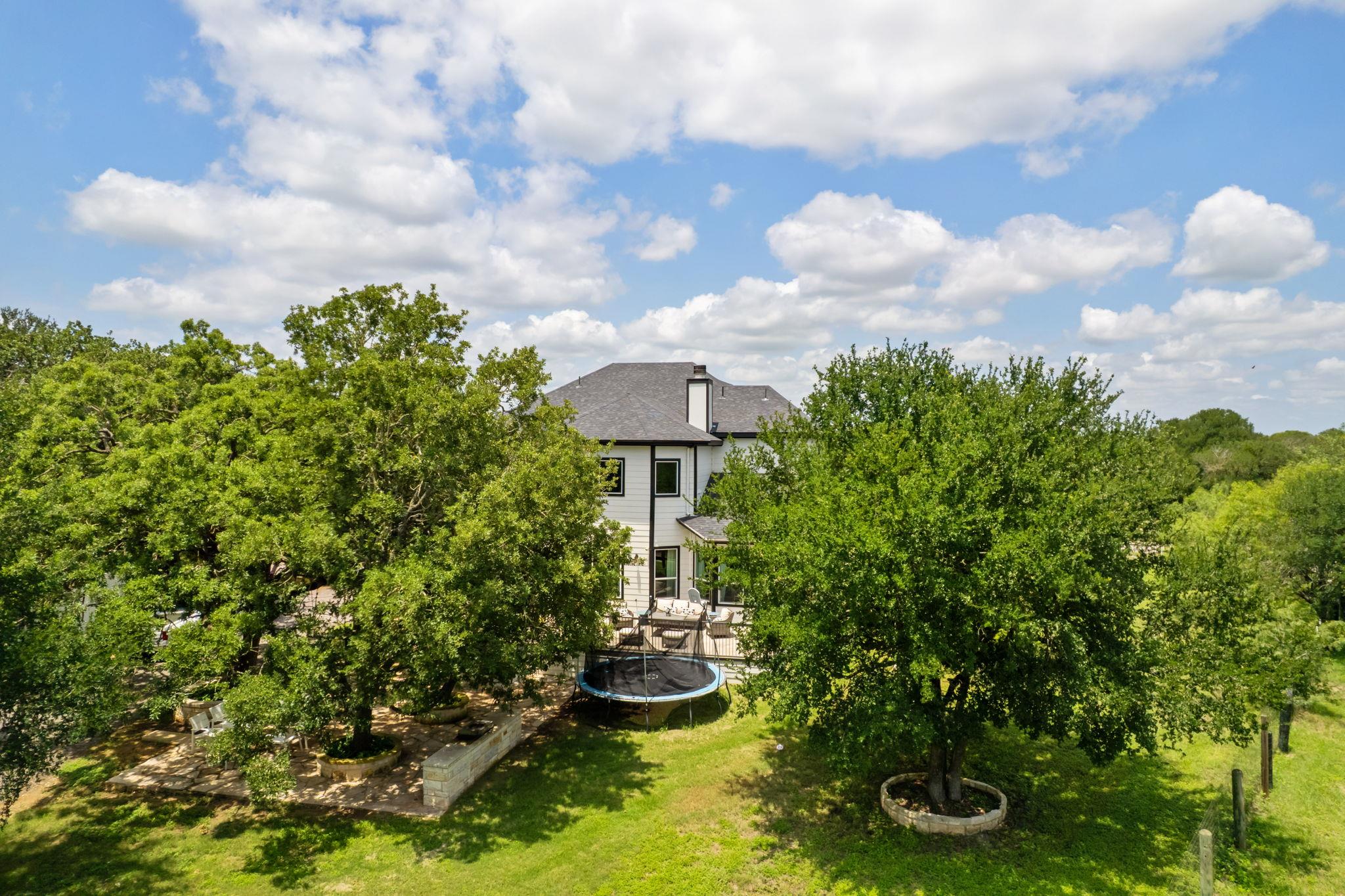 227 Heritage Oaks Dr, Cedar Creek, TX 78612
