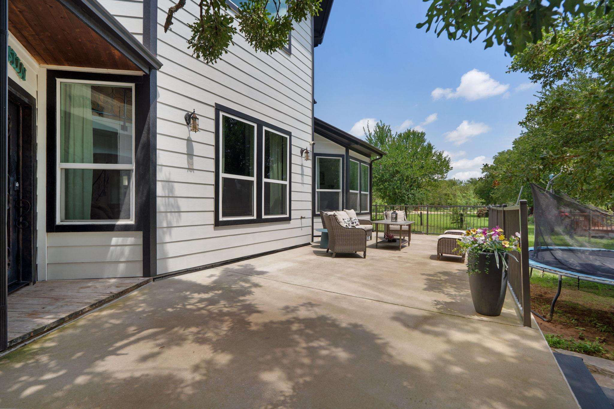 227 Heritage Oaks Dr, Cedar Creek, TX 78612