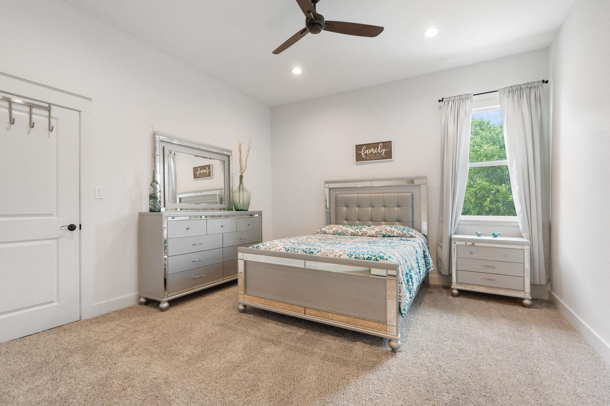 227 Heritage Oaks Dr, Cedar Creek, TX 78612