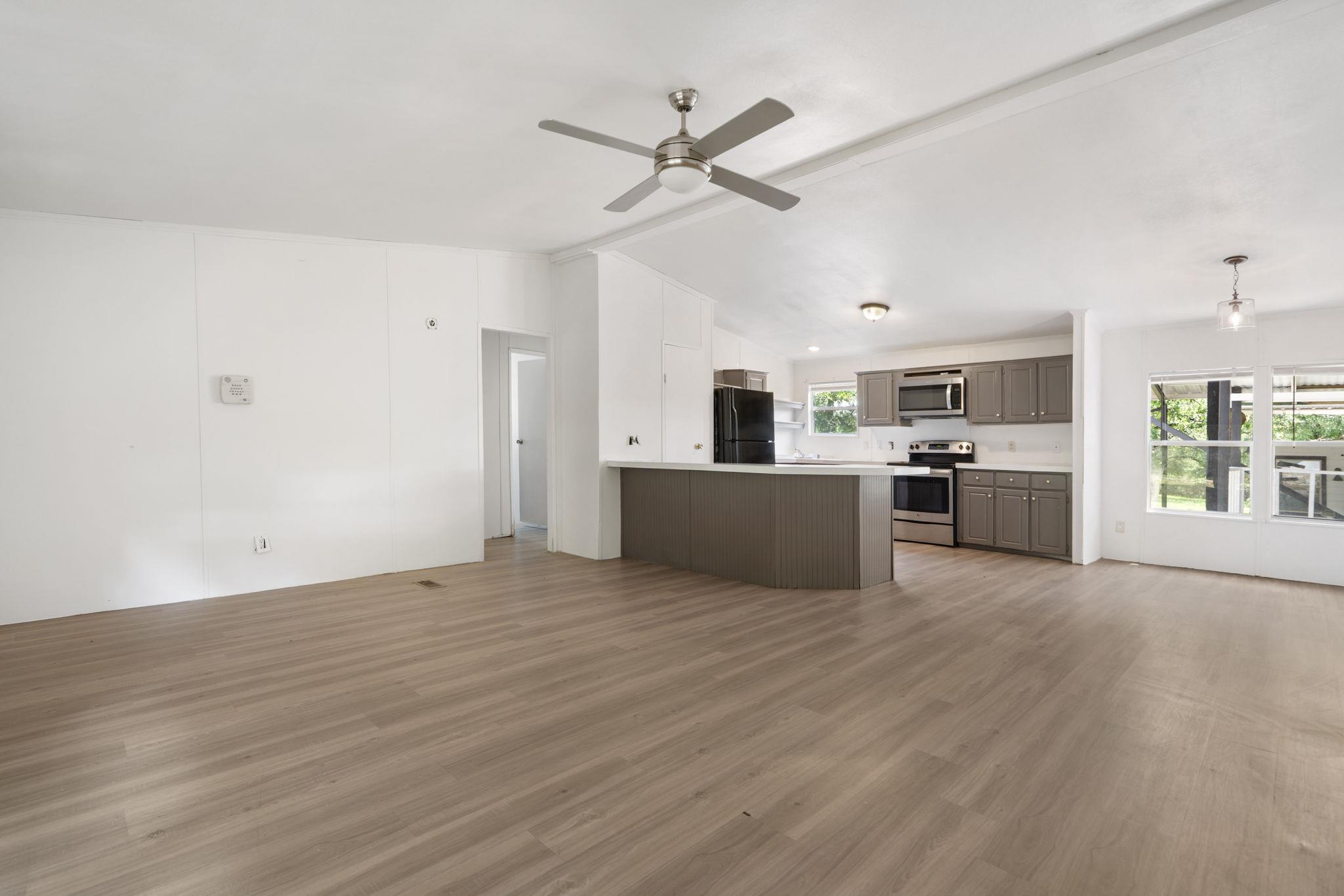 227 Heritage Oaks Dr, Cedar Creek, TX 78612