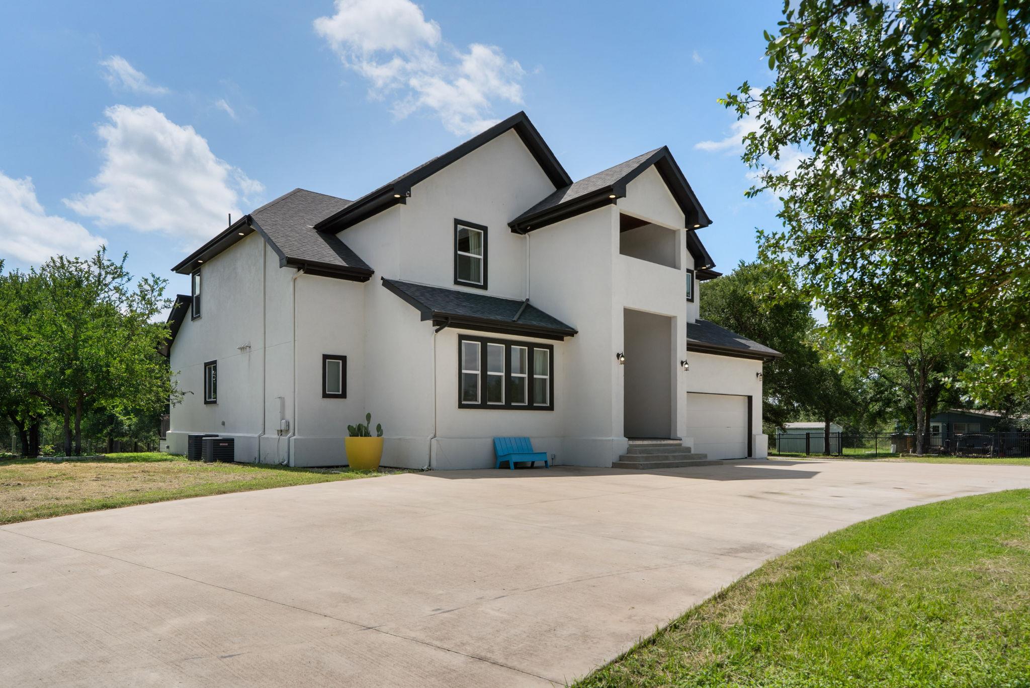 227 Heritage Oaks Dr, Cedar Creek, TX 78612