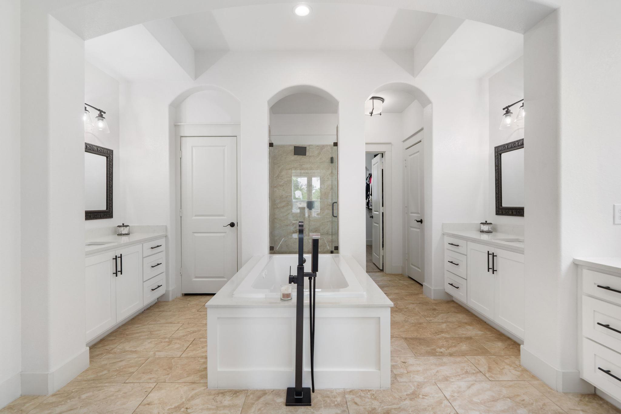 227 Heritage Oaks Dr, Cedar Creek, TX 78612