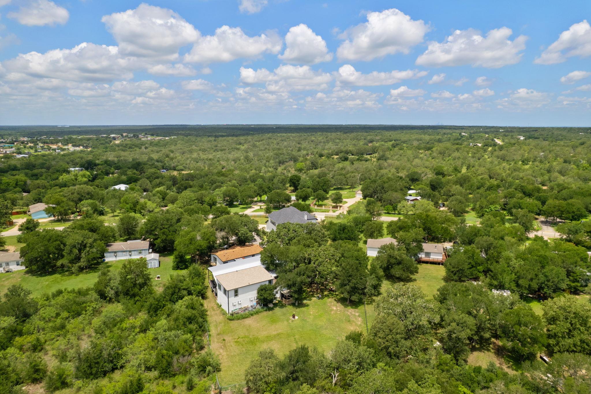 227 Heritage Oaks Dr, Cedar Creek, TX 78612