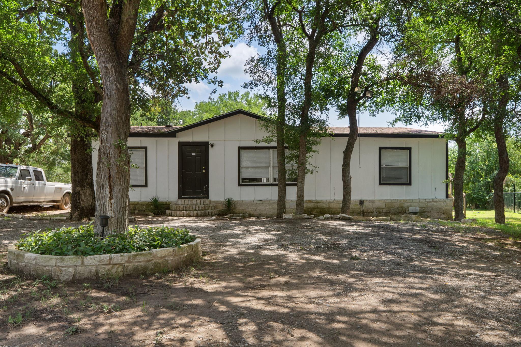 227 Heritage Oaks Dr, Cedar Creek, TX 78612