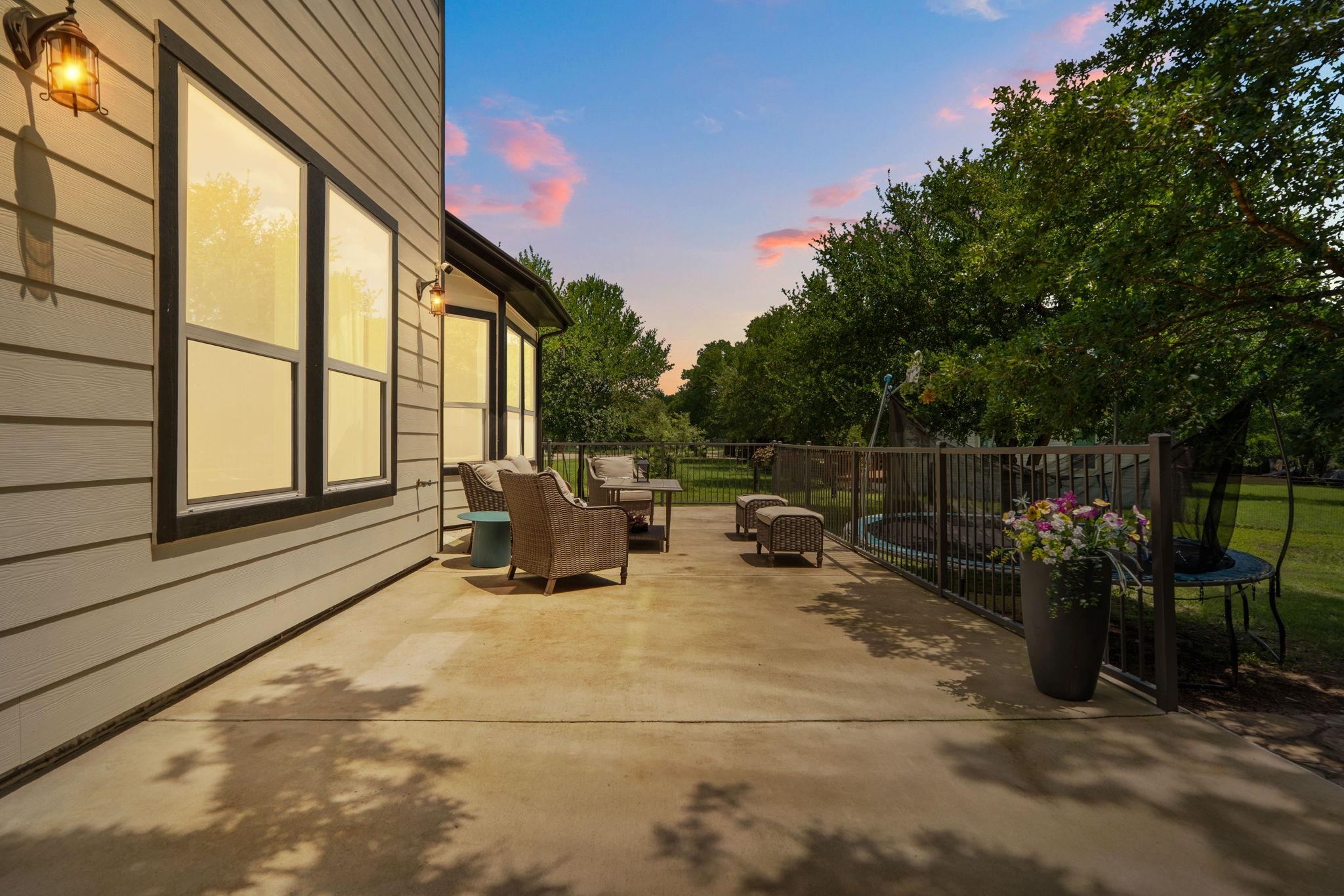 227 Heritage Oaks Dr, Cedar Creek, TX 78612