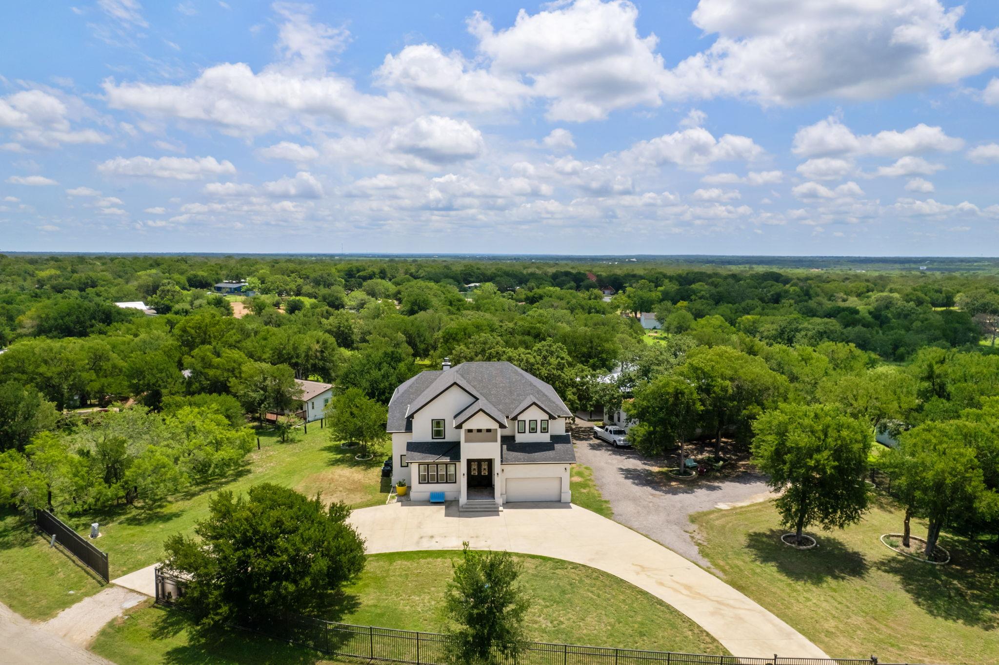 227 Heritage Oaks Dr, Cedar Creek, TX 78612