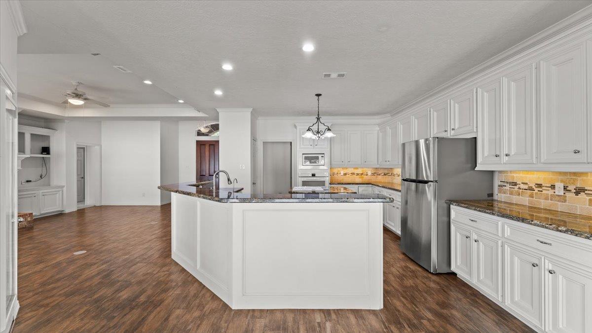 16447 Hunters Trl, Montgomery, TX 77356