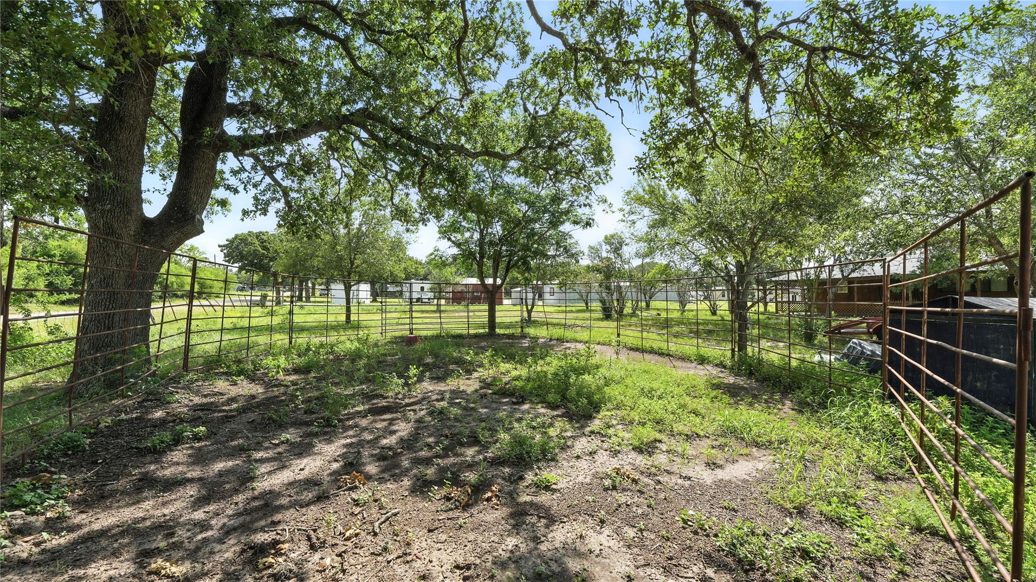 275 & 279 Cross Rd, Kingsbury, TX 78638
