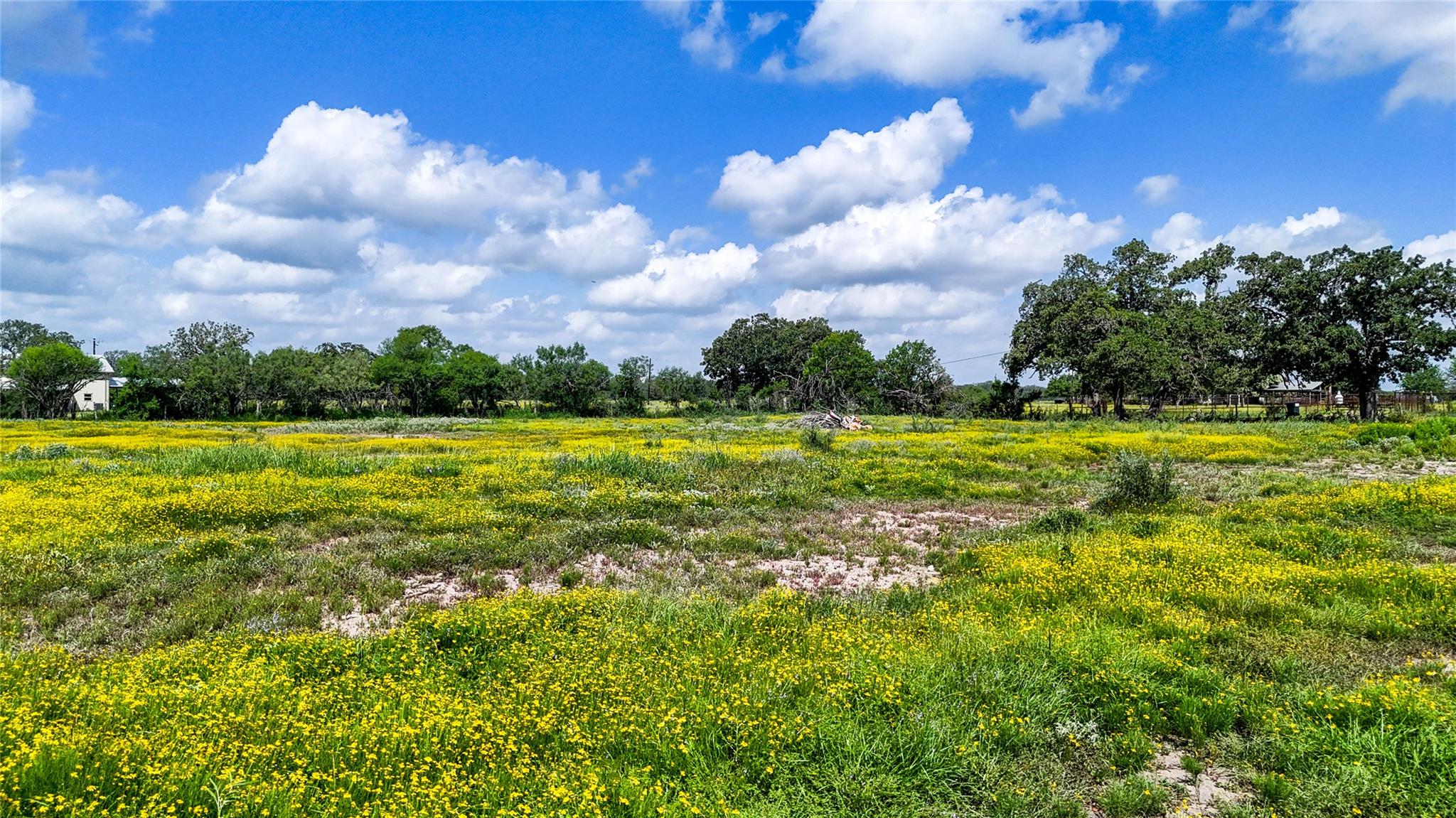 275 & 279 Cross Rd, Kingsbury, TX 78638