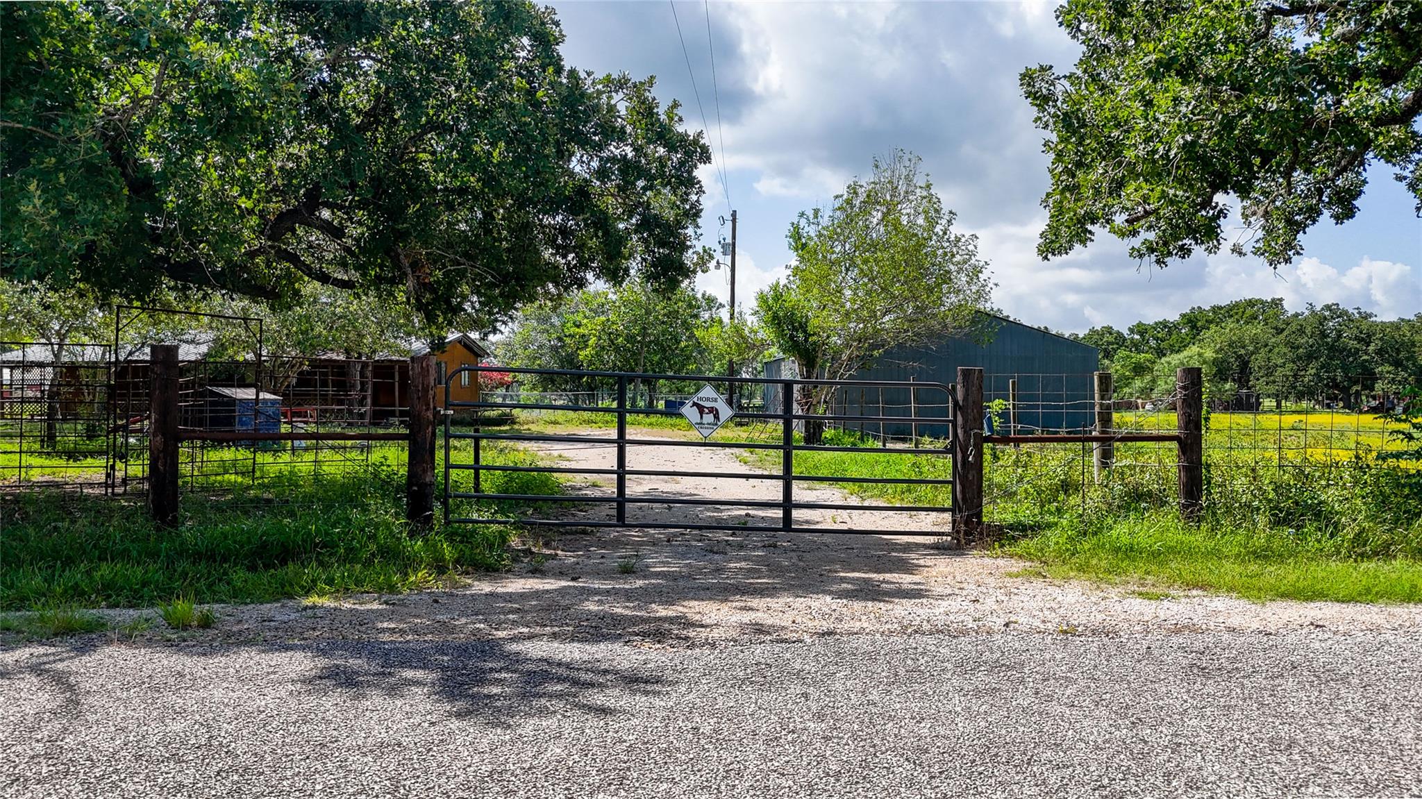 275 & 279 Cross Rd, Kingsbury, TX 78638