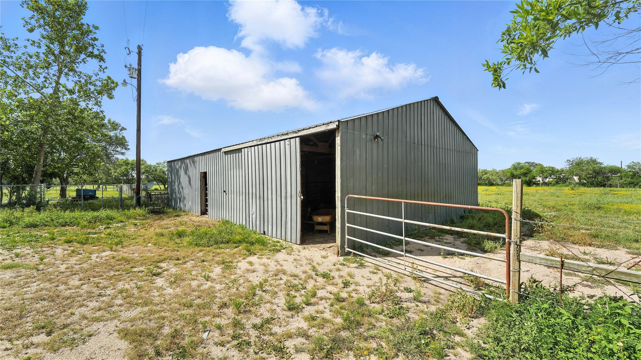 275 & 279 Cross Rd, Kingsbury, TX 78638