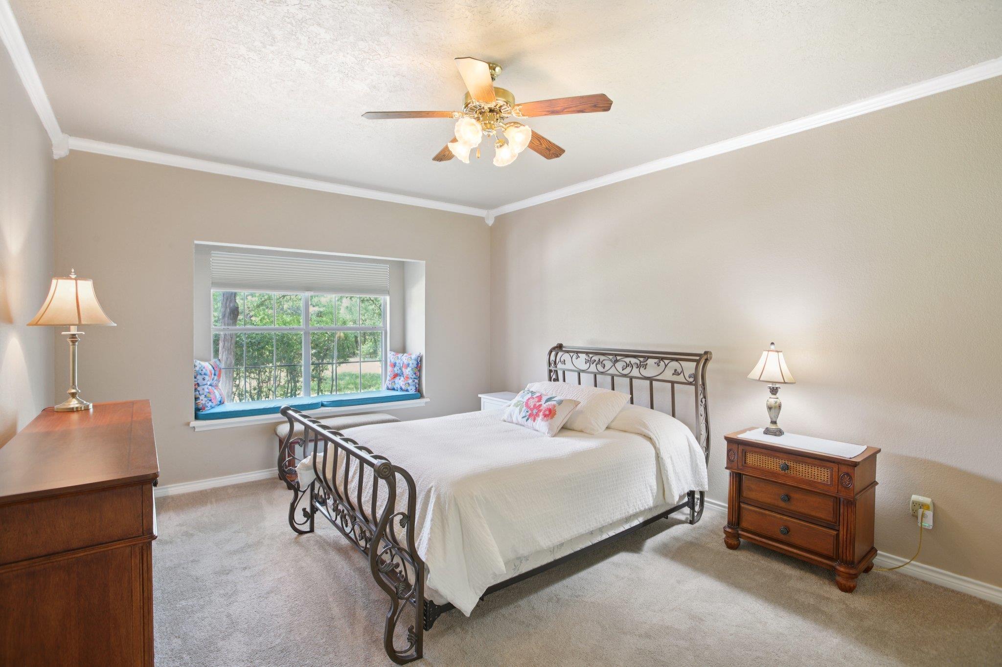 148 Oak Ridge Dr, Cedar Creek, TX 78612