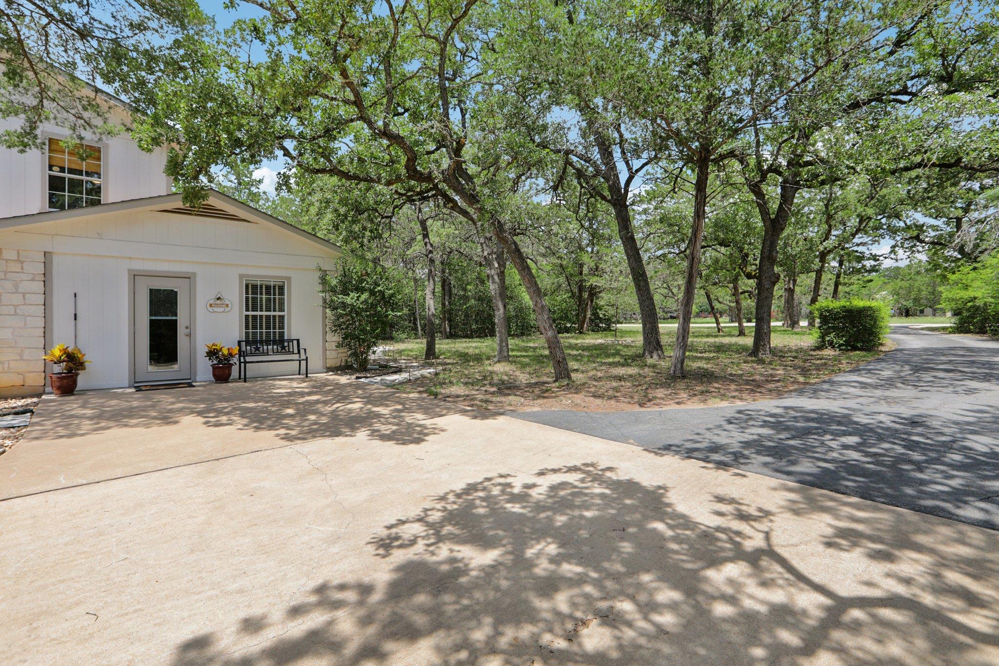 148 Oak Ridge Dr, Cedar Creek, TX 78612