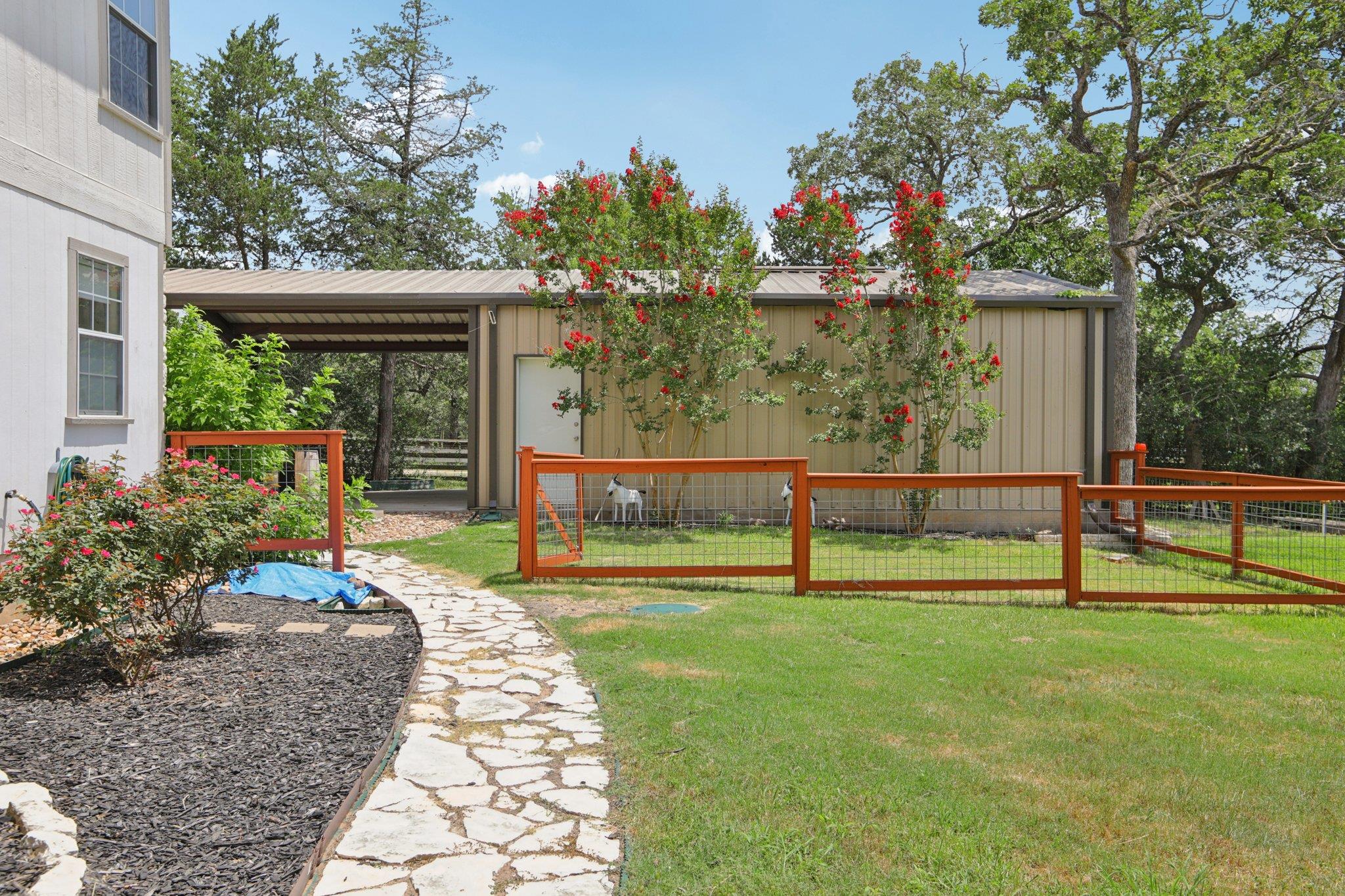 148 Oak Ridge Dr, Cedar Creek, TX 78612