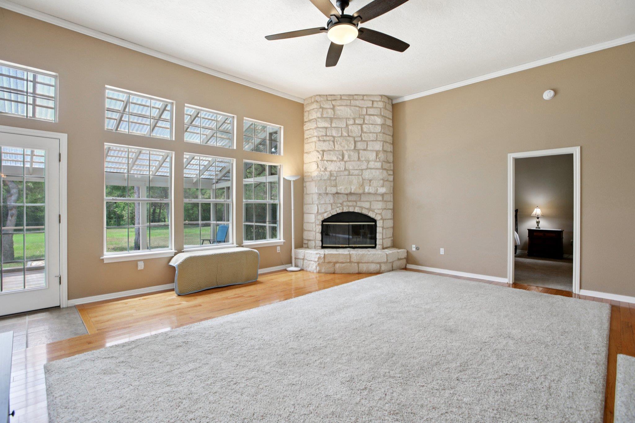 148 Oak Ridge Dr, Cedar Creek, TX 78612