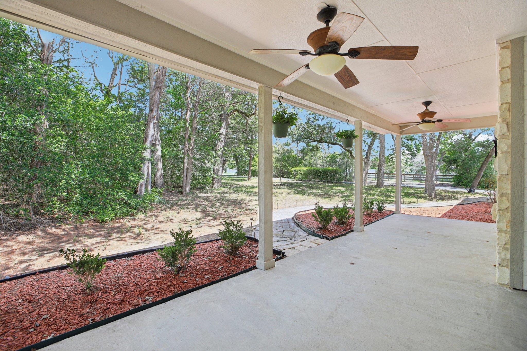 148 Oak Ridge Dr, Cedar Creek, TX 78612