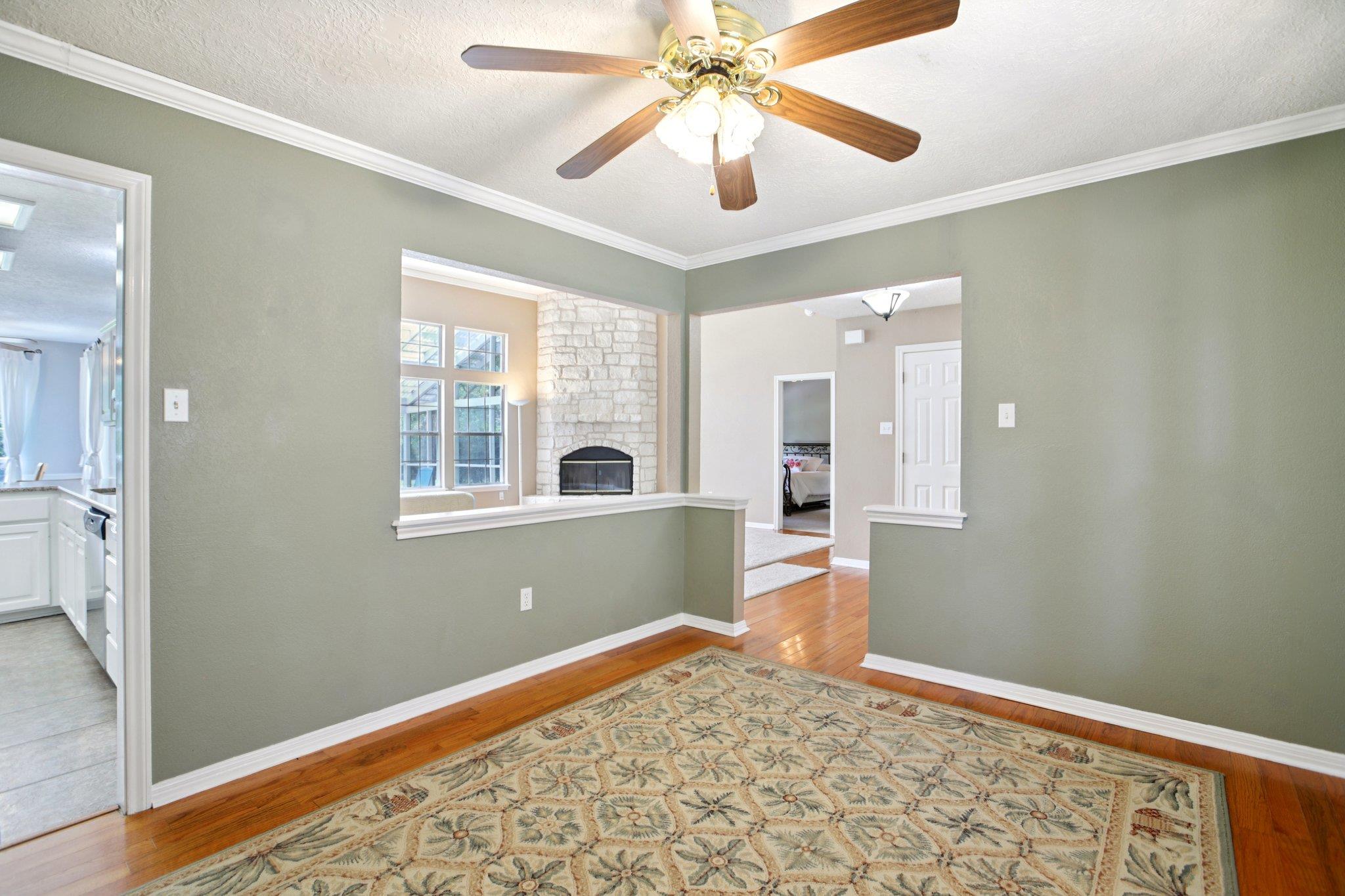 148 Oak Ridge Dr, Cedar Creek, TX 78612