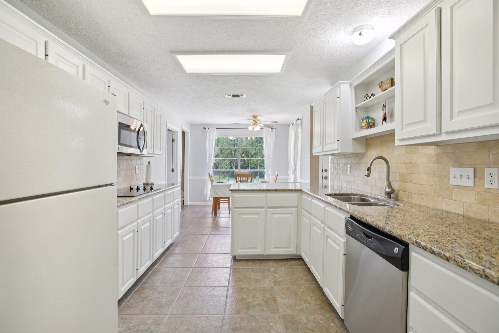 148 Oak Ridge Dr, Cedar Creek, TX 78612