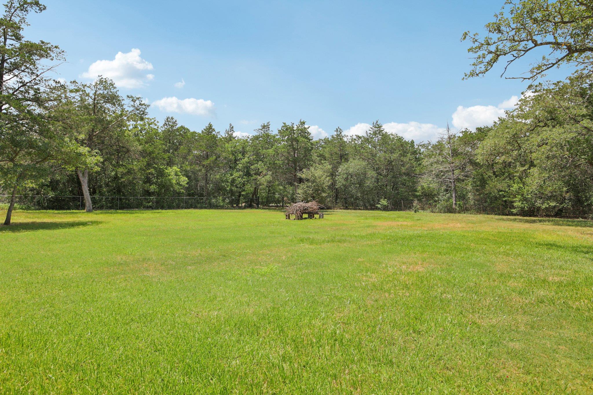 148 Oak Ridge Dr, Cedar Creek, TX 78612