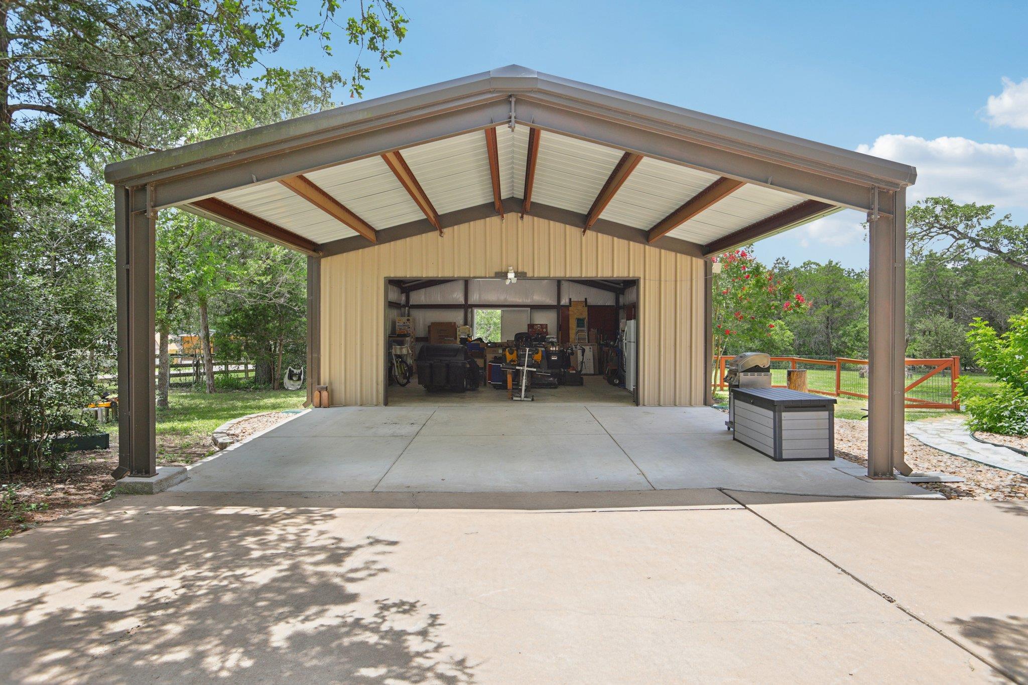 148 Oak Ridge Dr, Cedar Creek, TX 78612