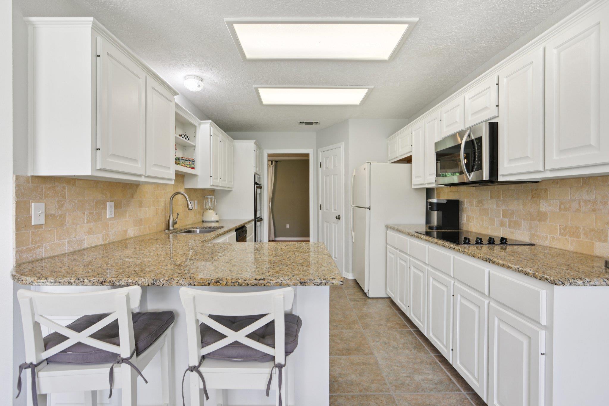 148 Oak Ridge Dr, Cedar Creek, TX 78612