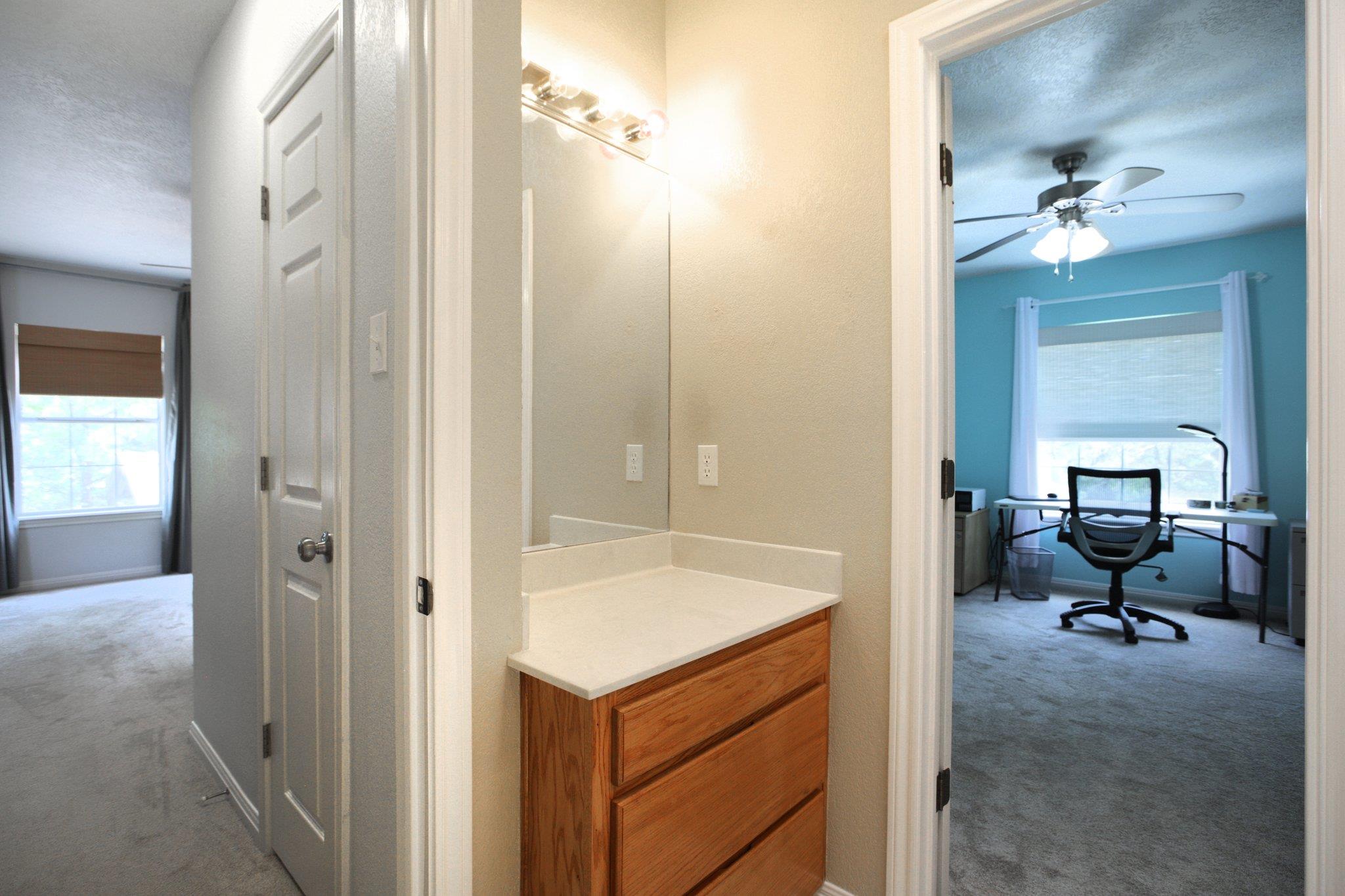 148 Oak Ridge Dr, Cedar Creek, TX 78612
