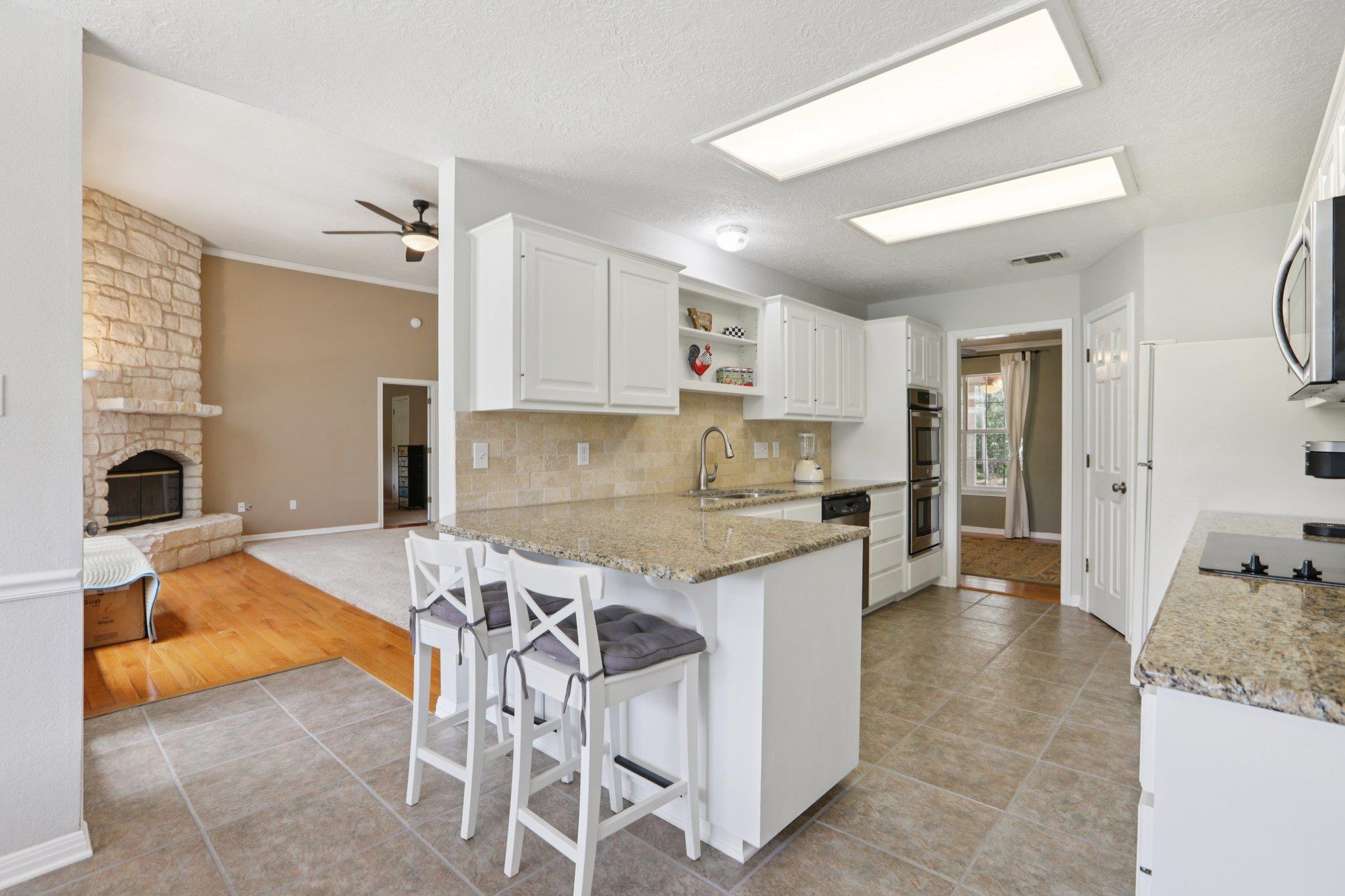 148 Oak Ridge Dr, Cedar Creek, TX 78612