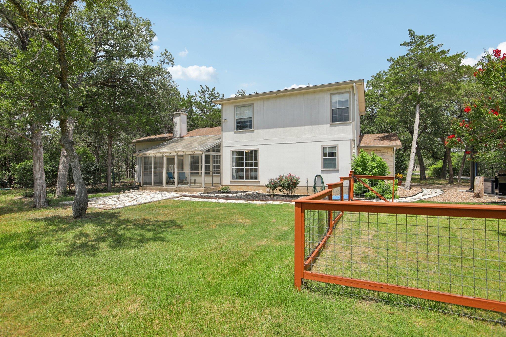148 Oak Ridge Dr, Cedar Creek, TX 78612