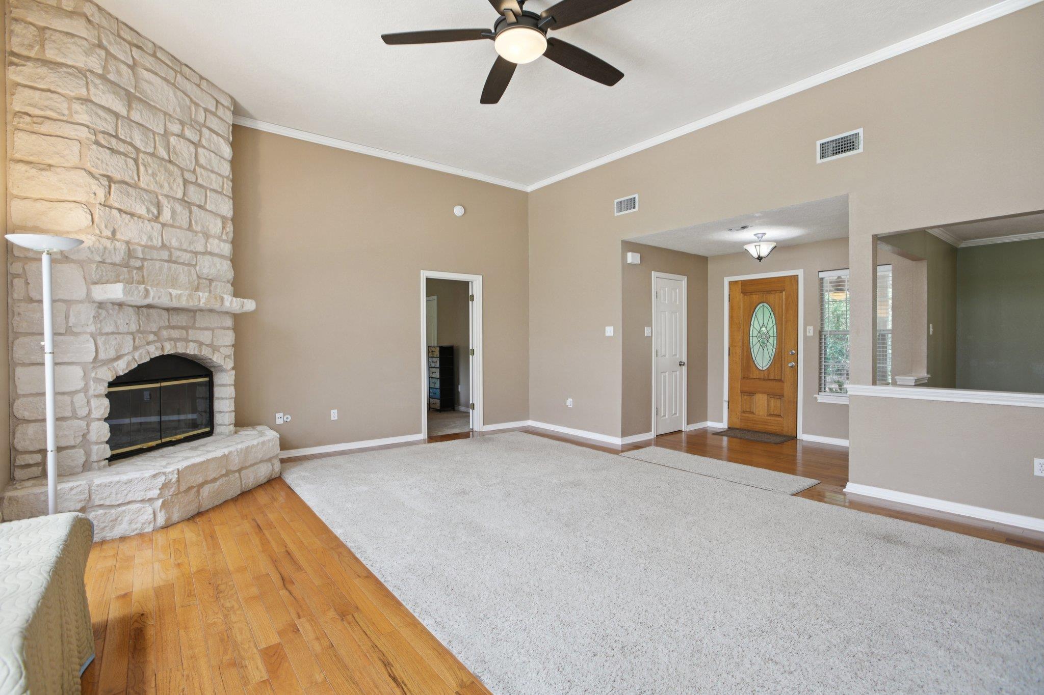 148 Oak Ridge Dr, Cedar Creek, TX 78612