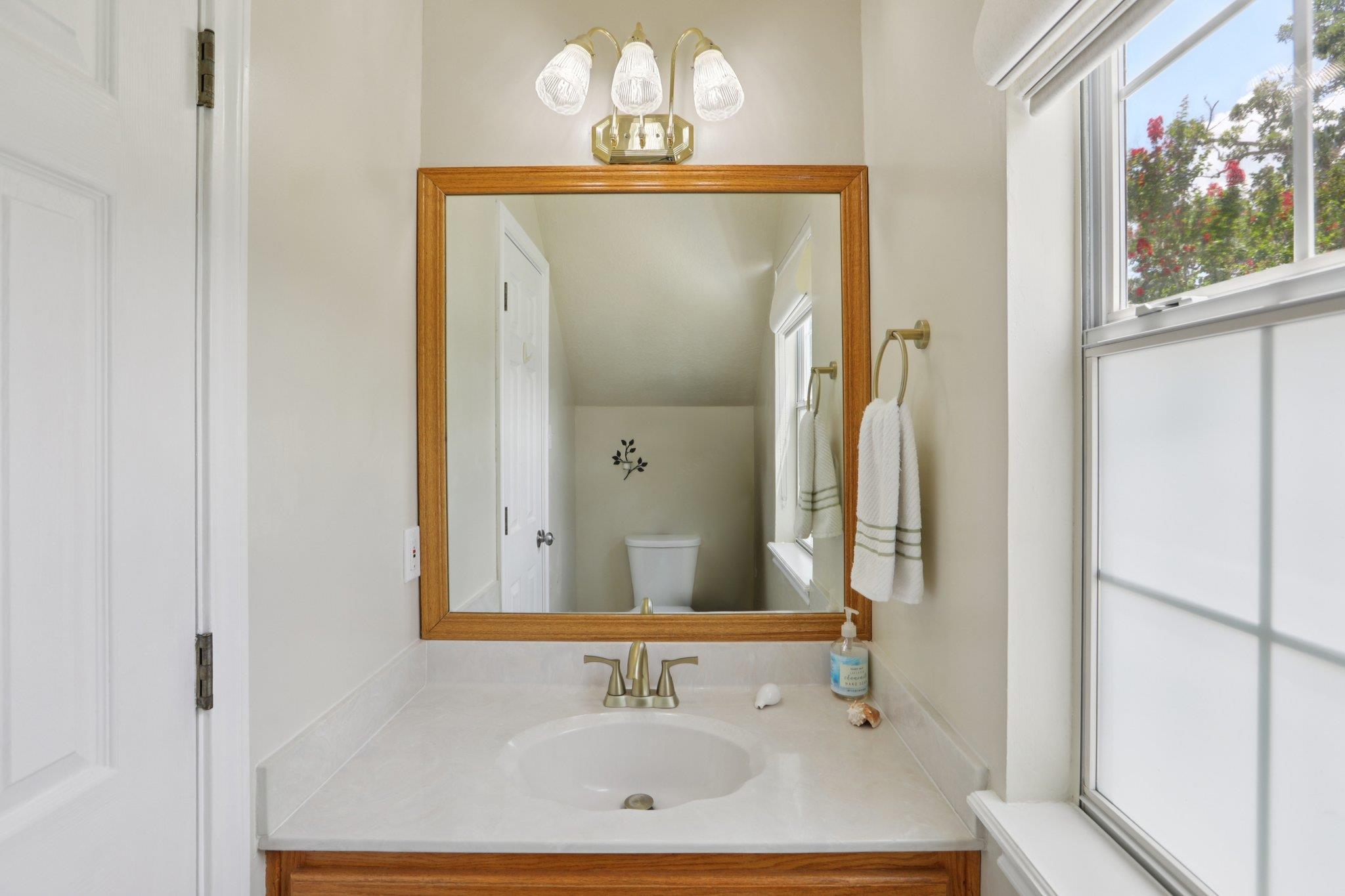 148 Oak Ridge Dr, Cedar Creek, TX 78612