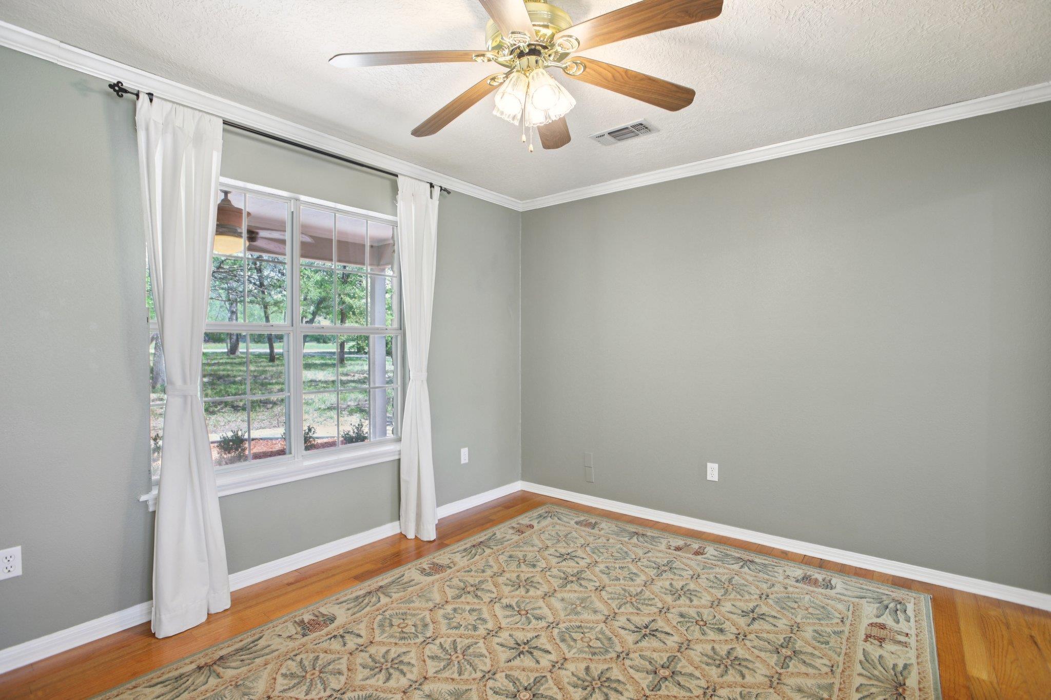 148 Oak Ridge Dr, Cedar Creek, TX 78612