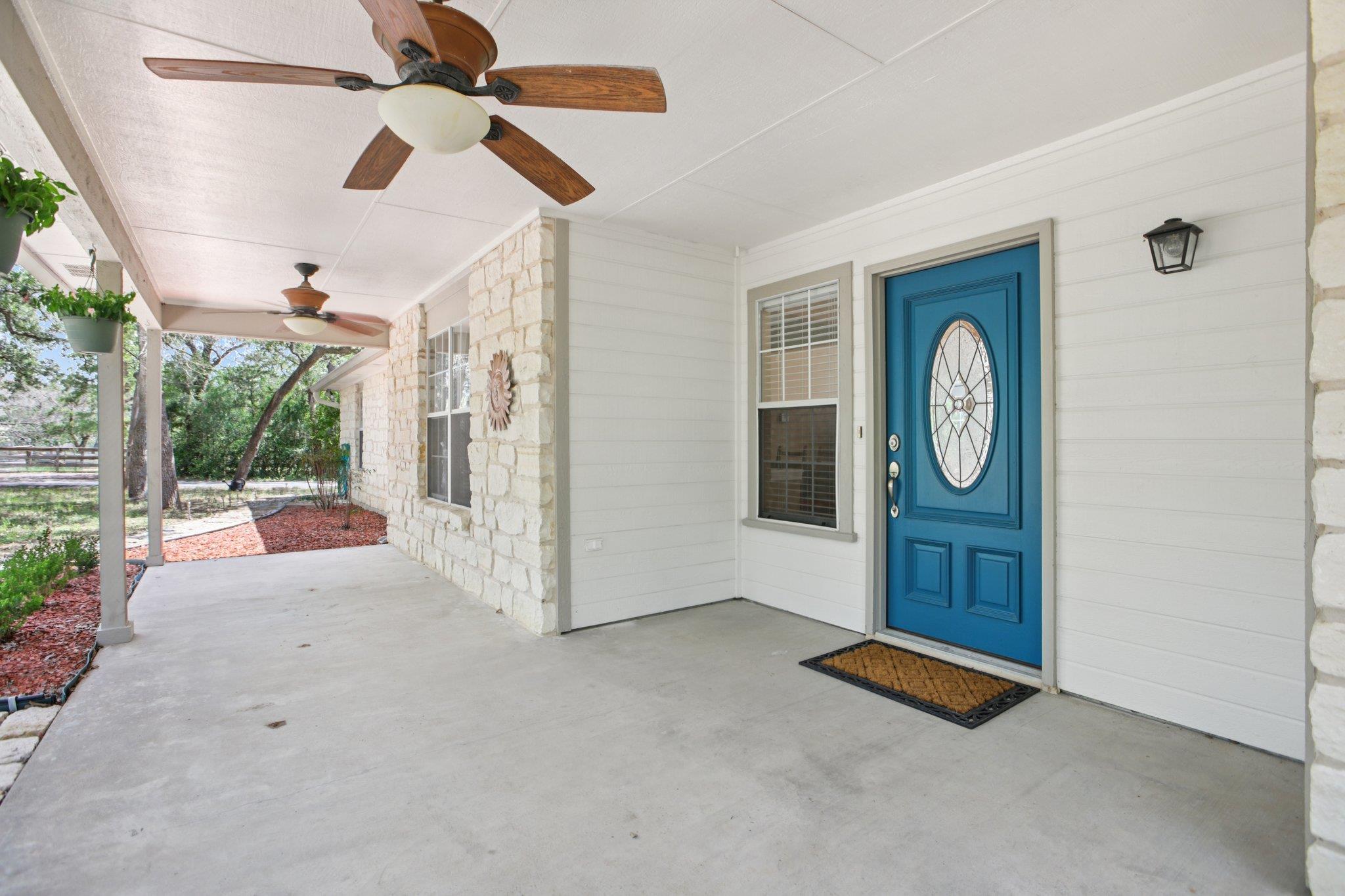 148 Oak Ridge Dr, Cedar Creek, TX 78612