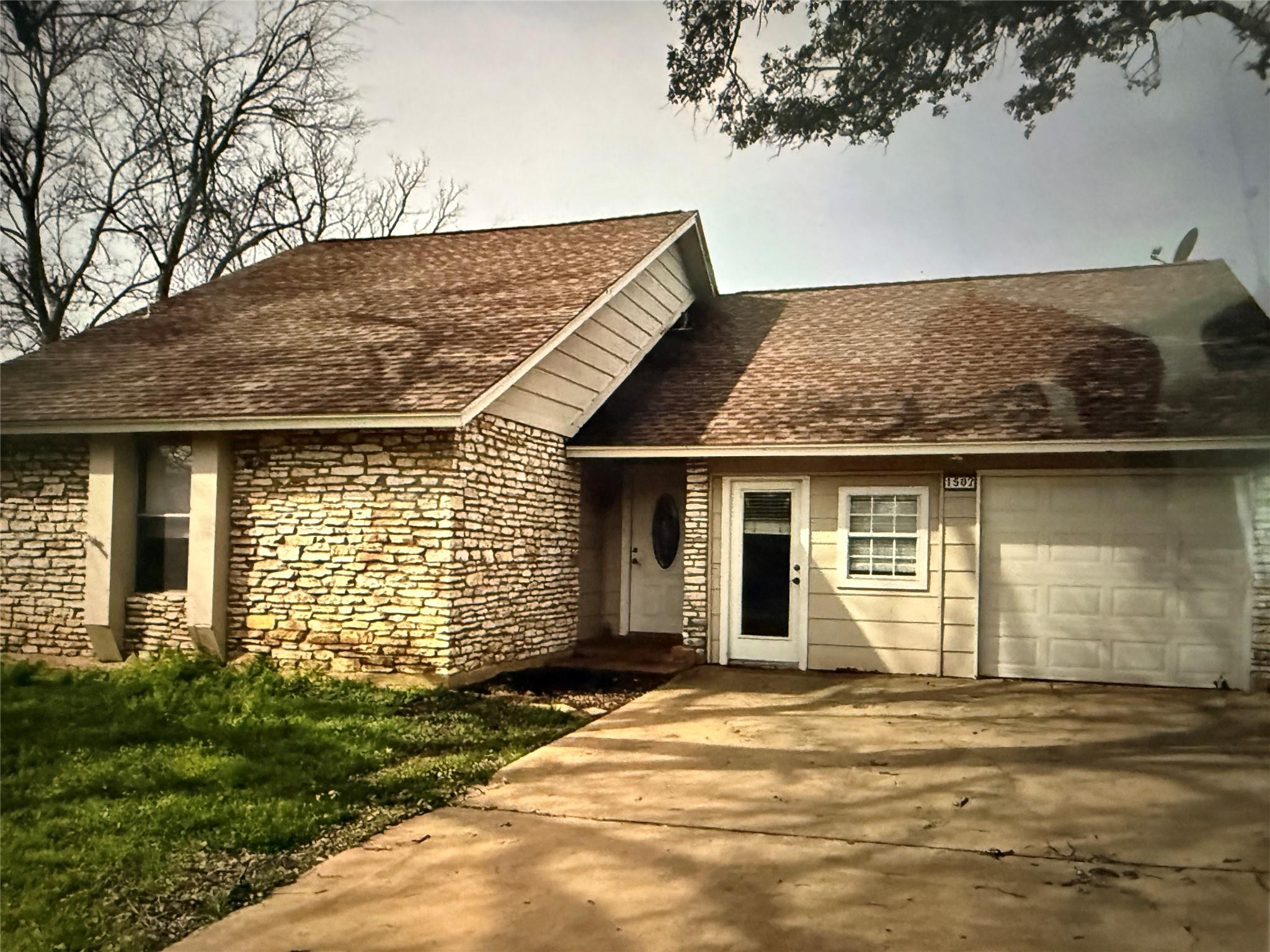 1502 Roundup Trl, Round Rock, TX 78681