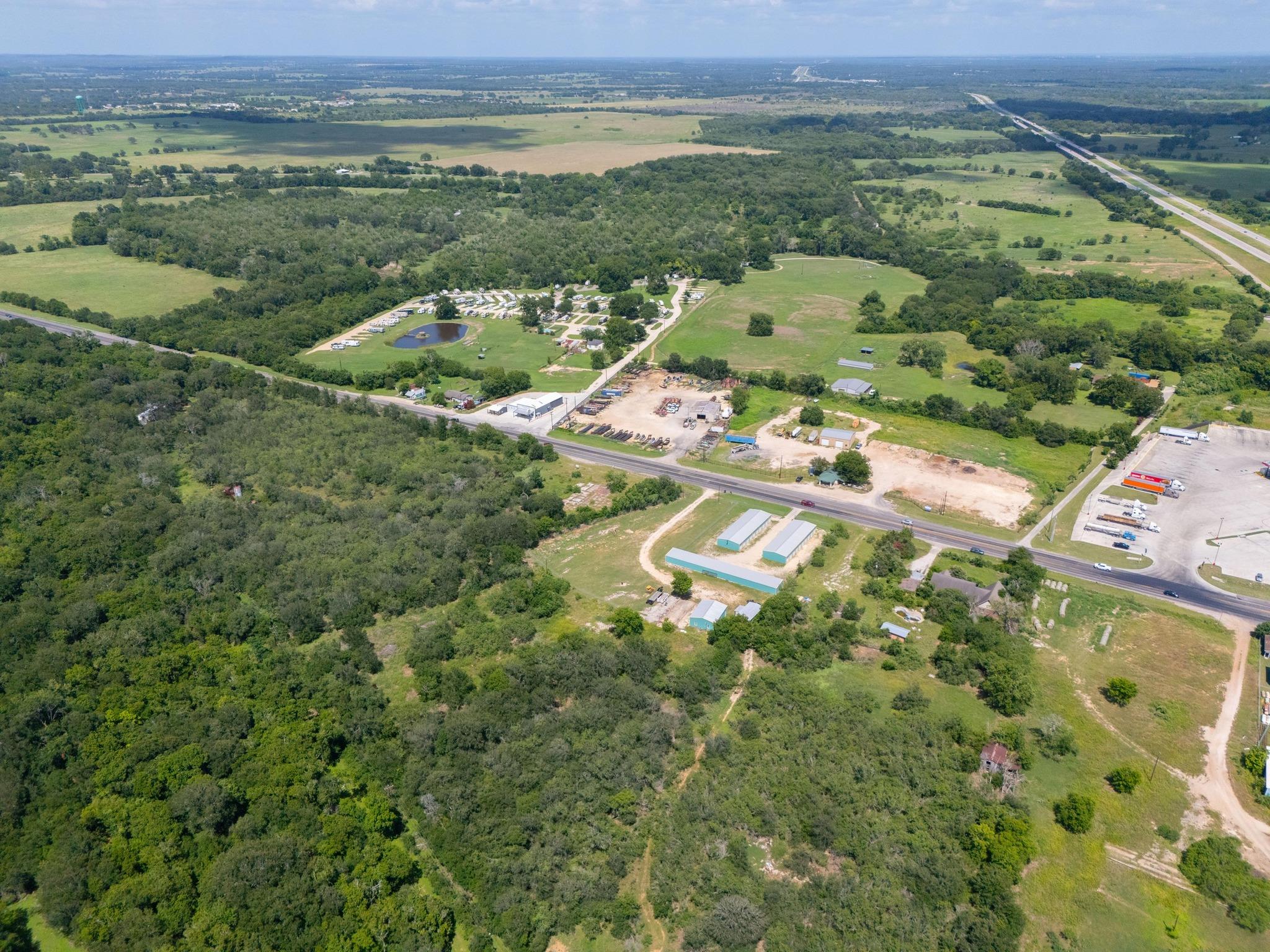 1940 S Magnolia Ave, Luling, TX 78648