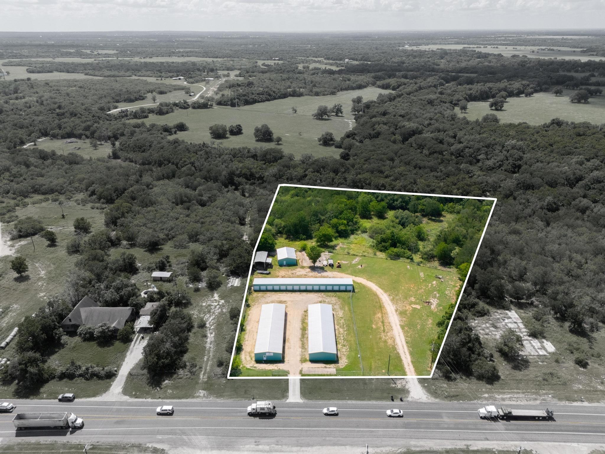 1940 S Magnolia Ave, Luling, TX 78648