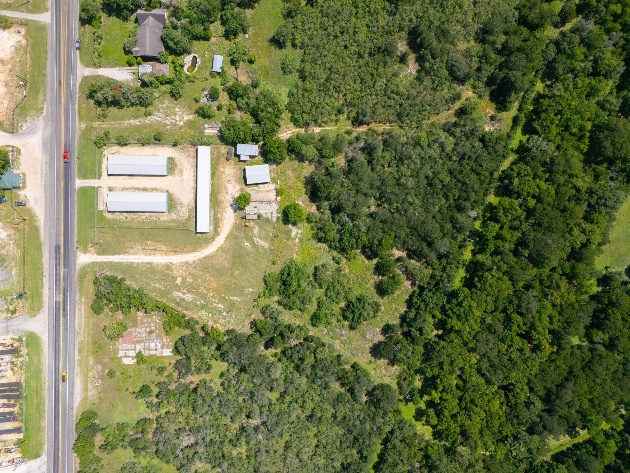 1940 S Magnolia Ave, Luling, TX 78648