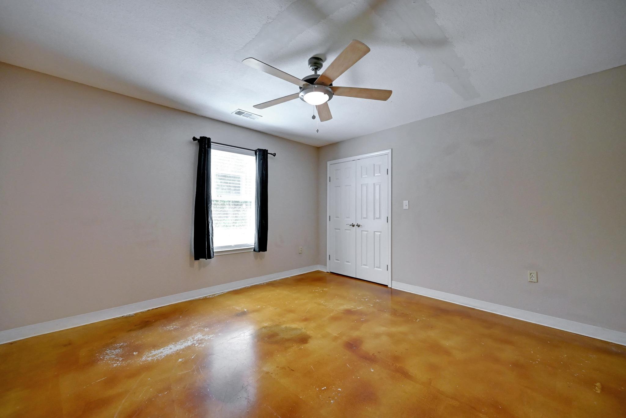 1940 S Magnolia Ave, Luling, TX 78648