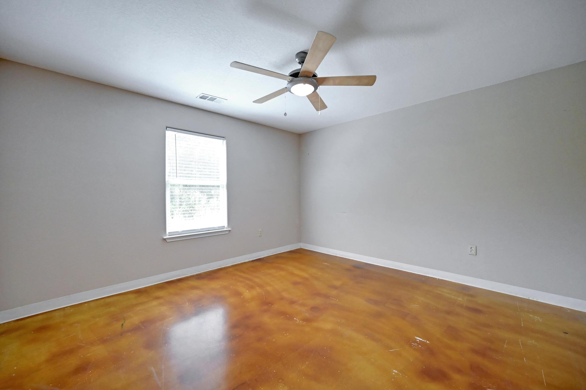 1940 S Magnolia Ave, Luling, TX 78648