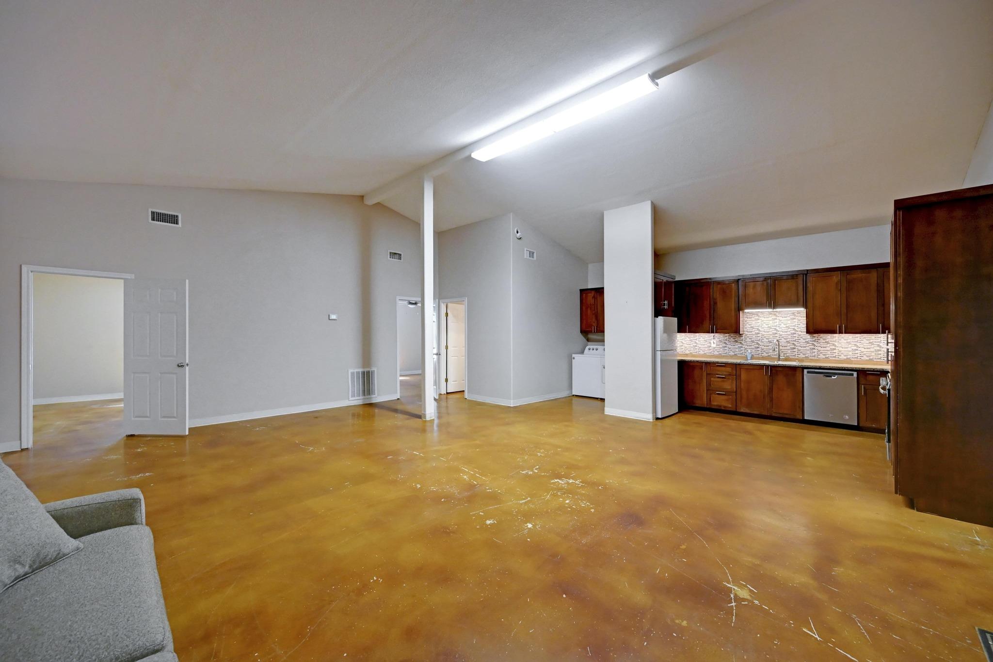 1940 S Magnolia Ave, Luling, TX 78648
