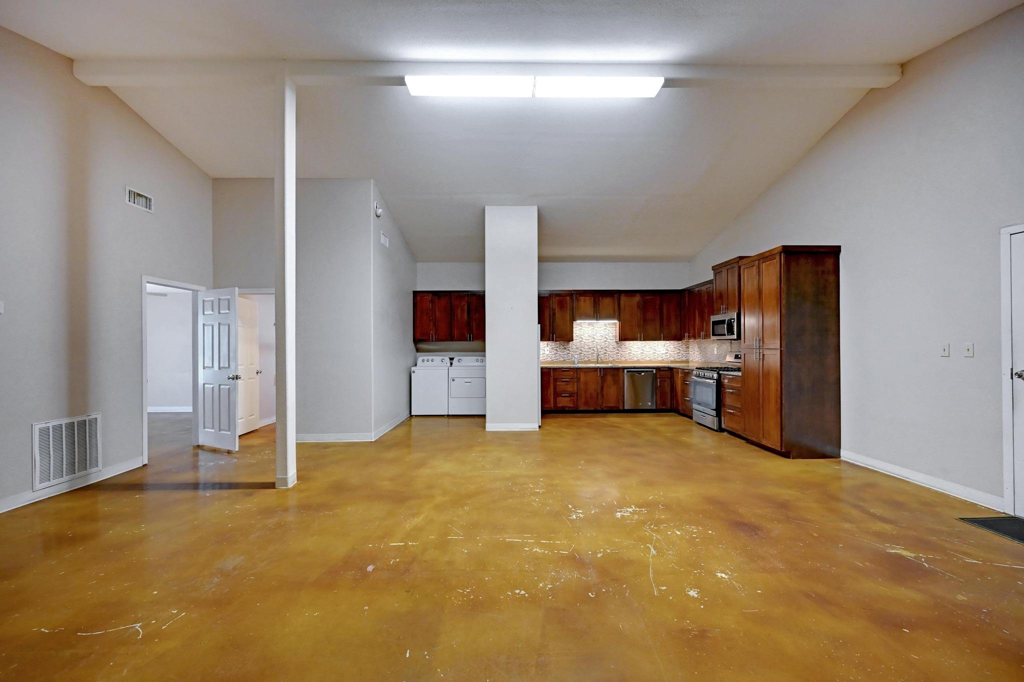 1940 S Magnolia Ave, Luling, TX 78648