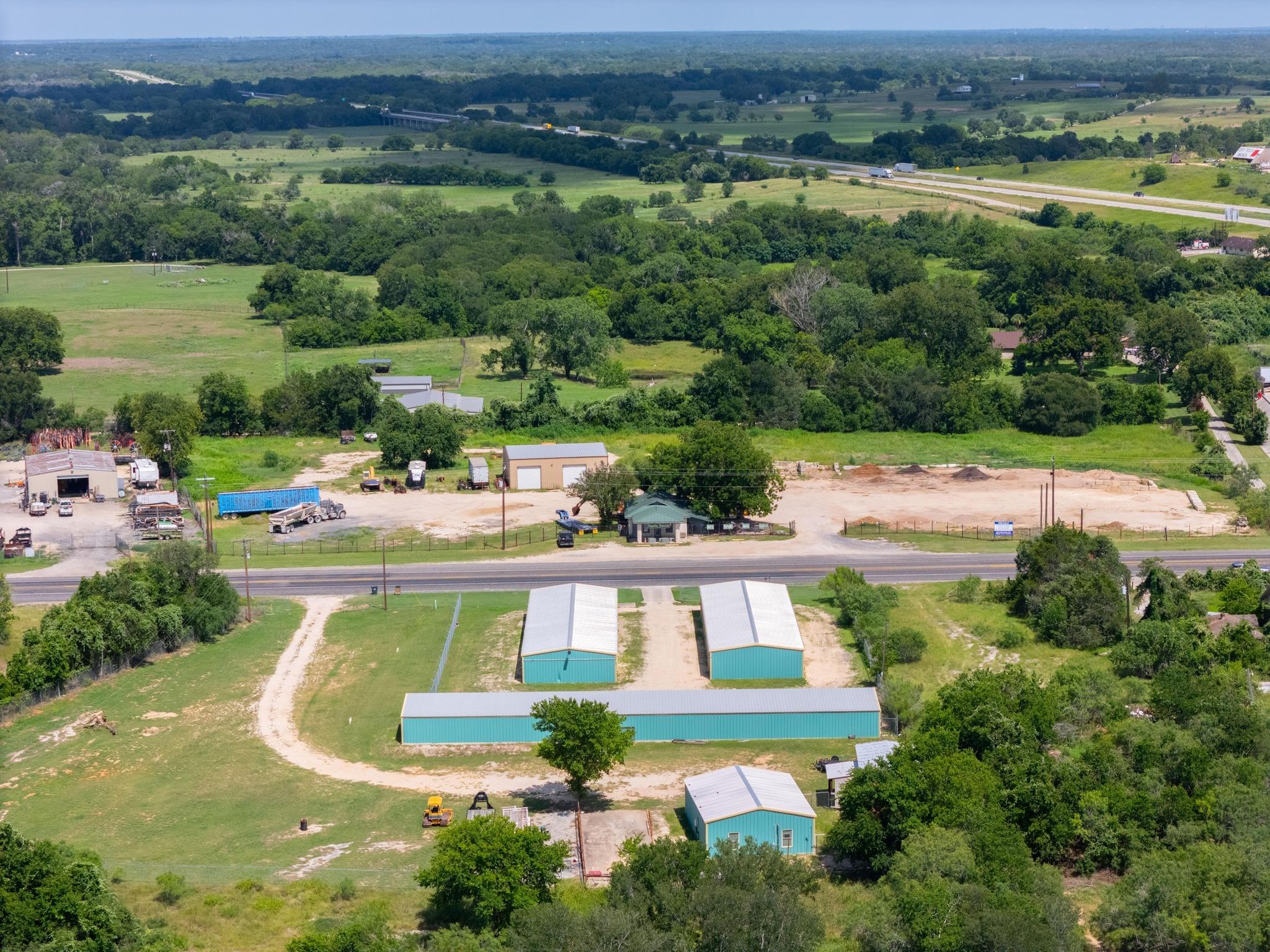 1940 S Magnolia Ave, Luling, TX 78648