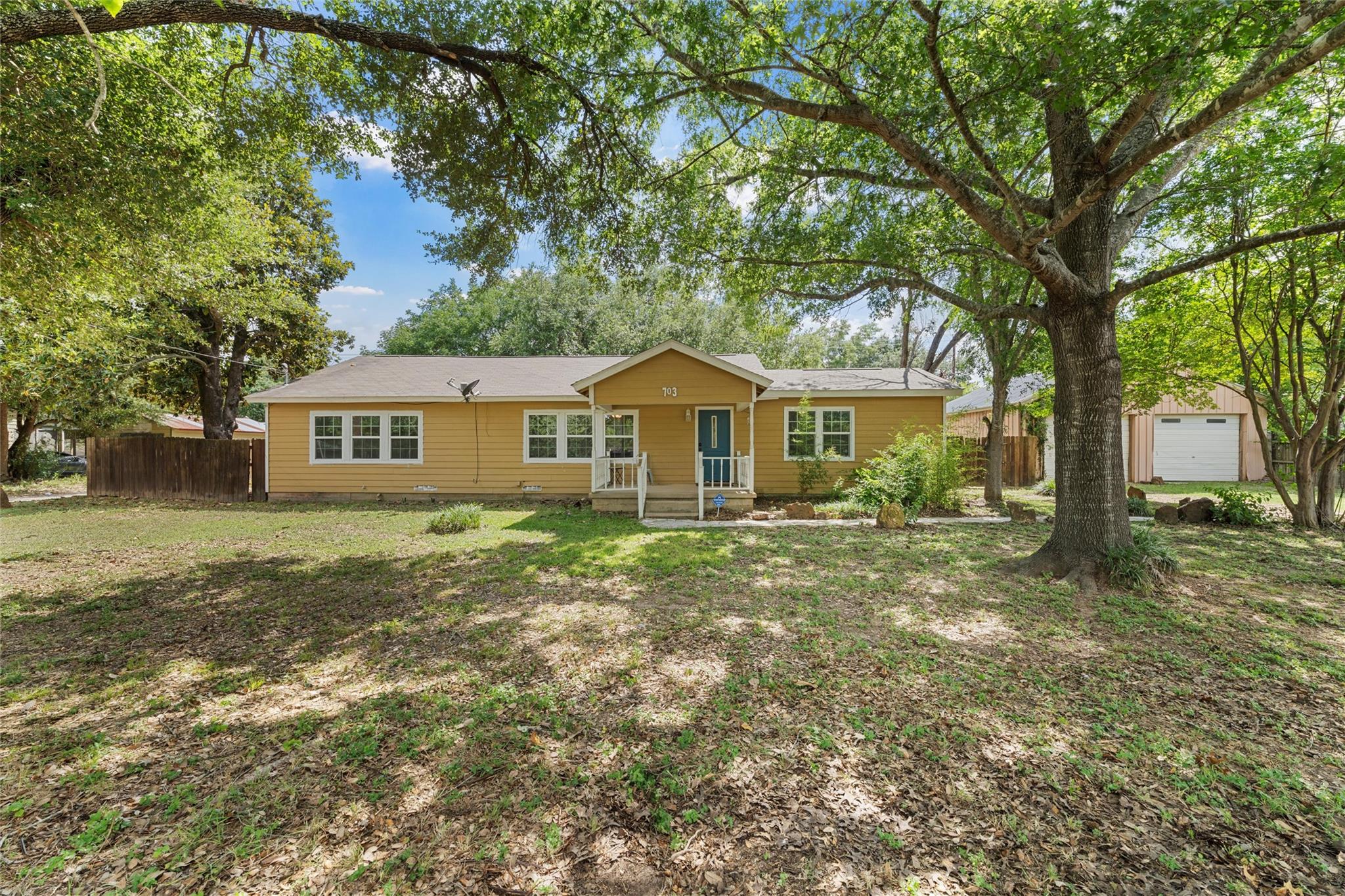 703 N Wilcox St, Rockdale, TX 76567