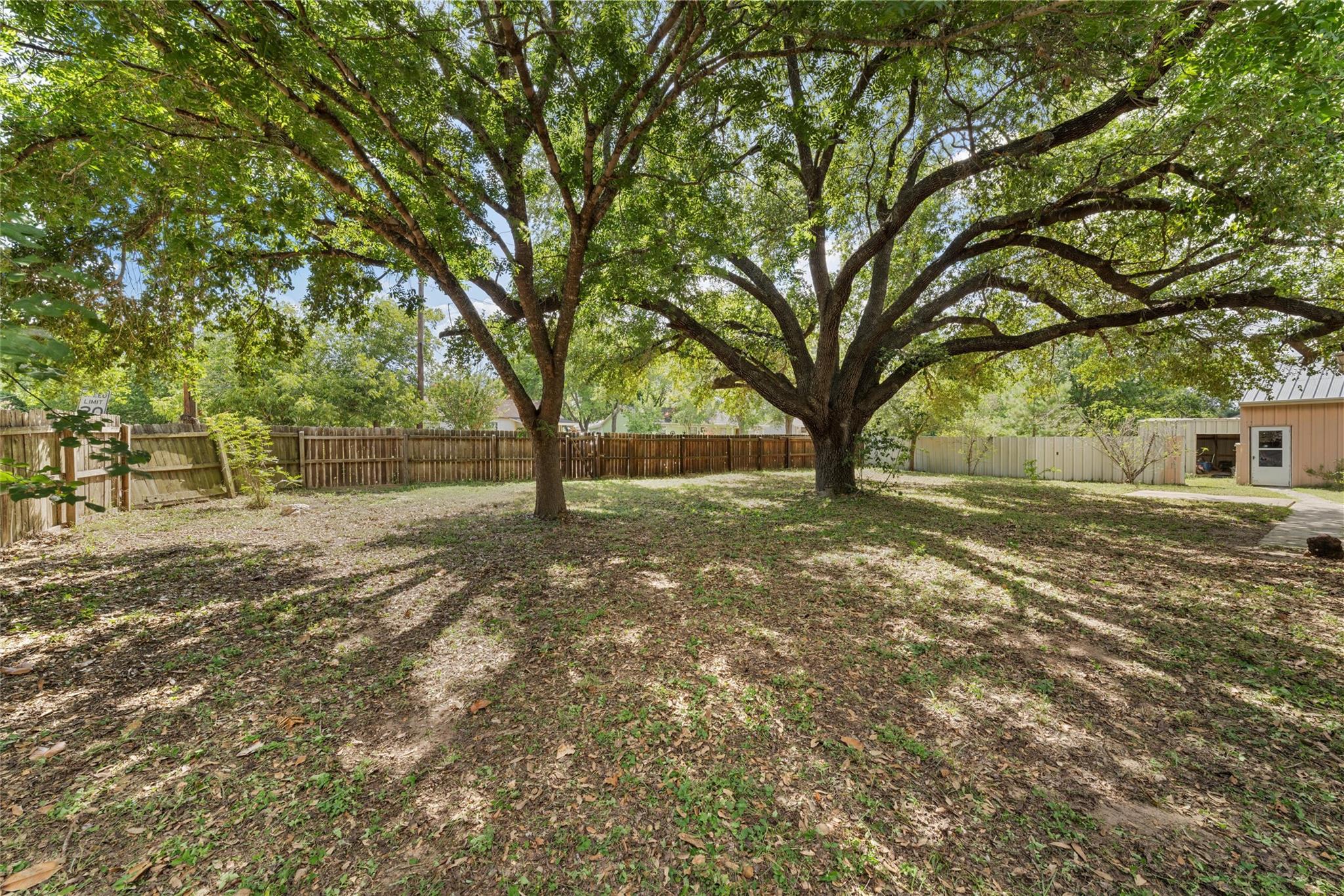 703 N Wilcox St, Rockdale, TX 76567