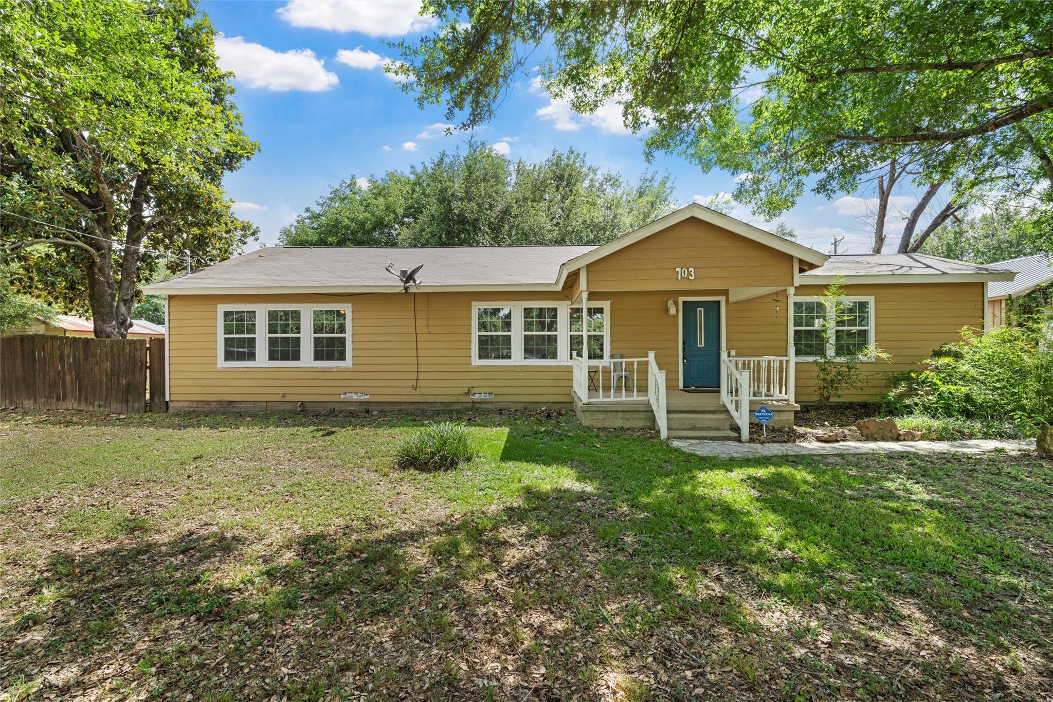 703 N Wilcox St, Rockdale, TX 76567