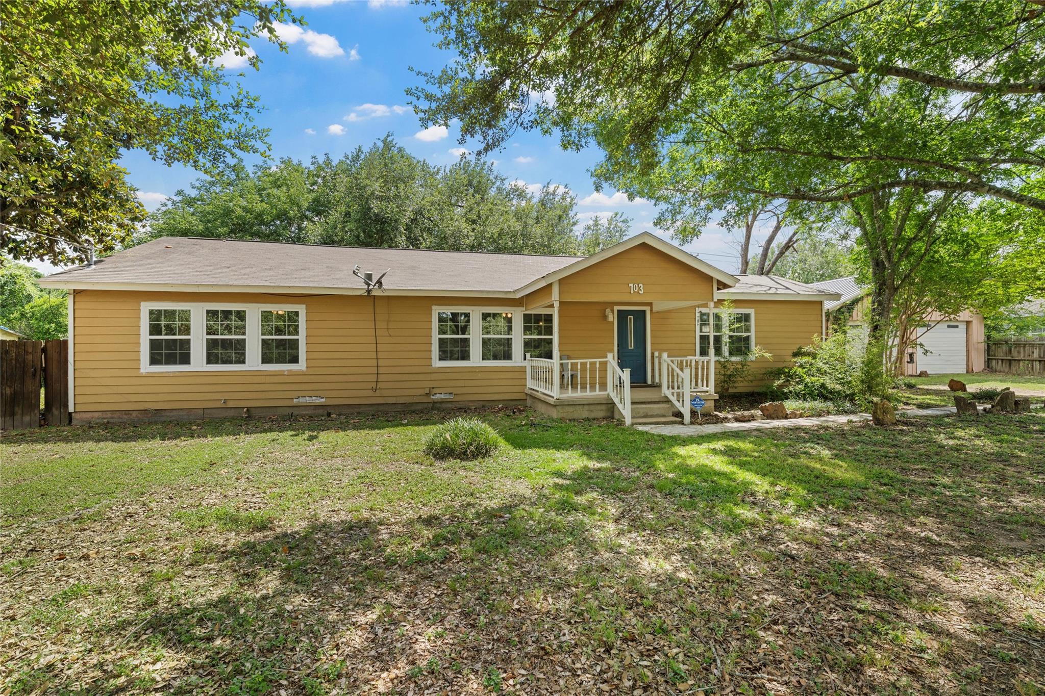 703 N Wilcox St, Rockdale, TX 76567