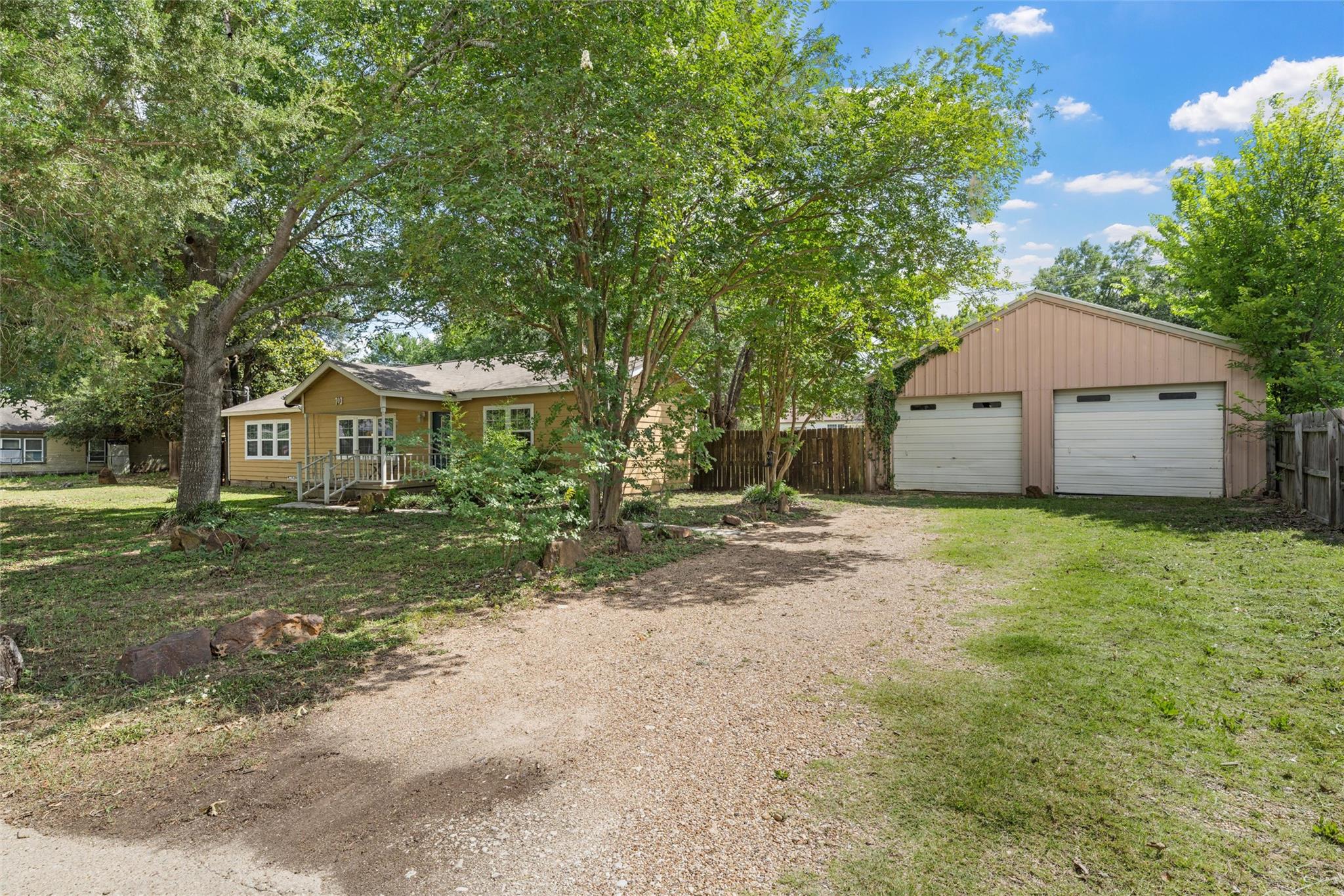 703 N Wilcox St, Rockdale, TX 76567
